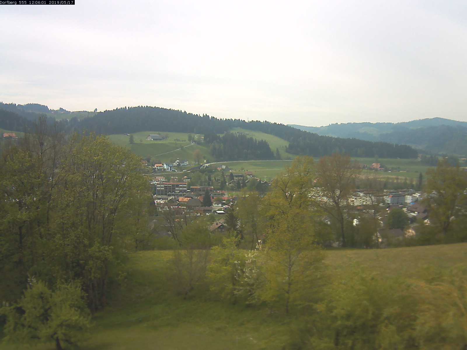 Webcam-Bild: Aussicht vom Dorfberg in Langnau 20190517-120601