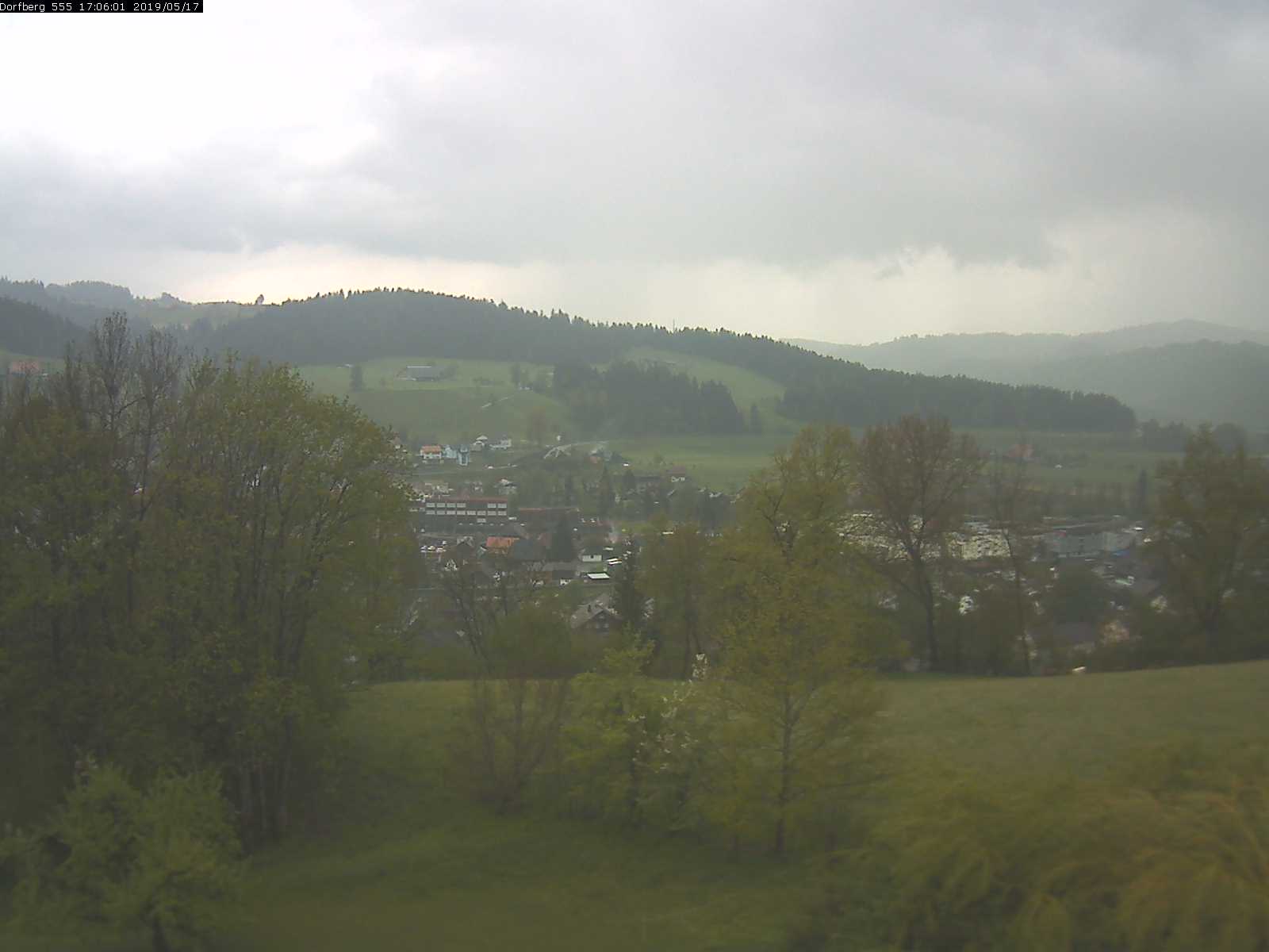 Webcam-Bild: Aussicht vom Dorfberg in Langnau 20190517-170601