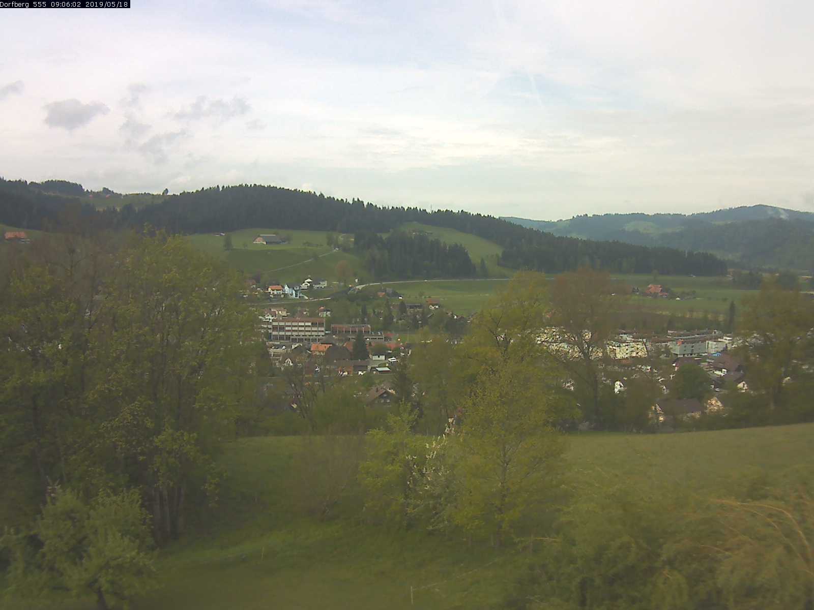 Webcam-Bild: Aussicht vom Dorfberg in Langnau 20190518-090601