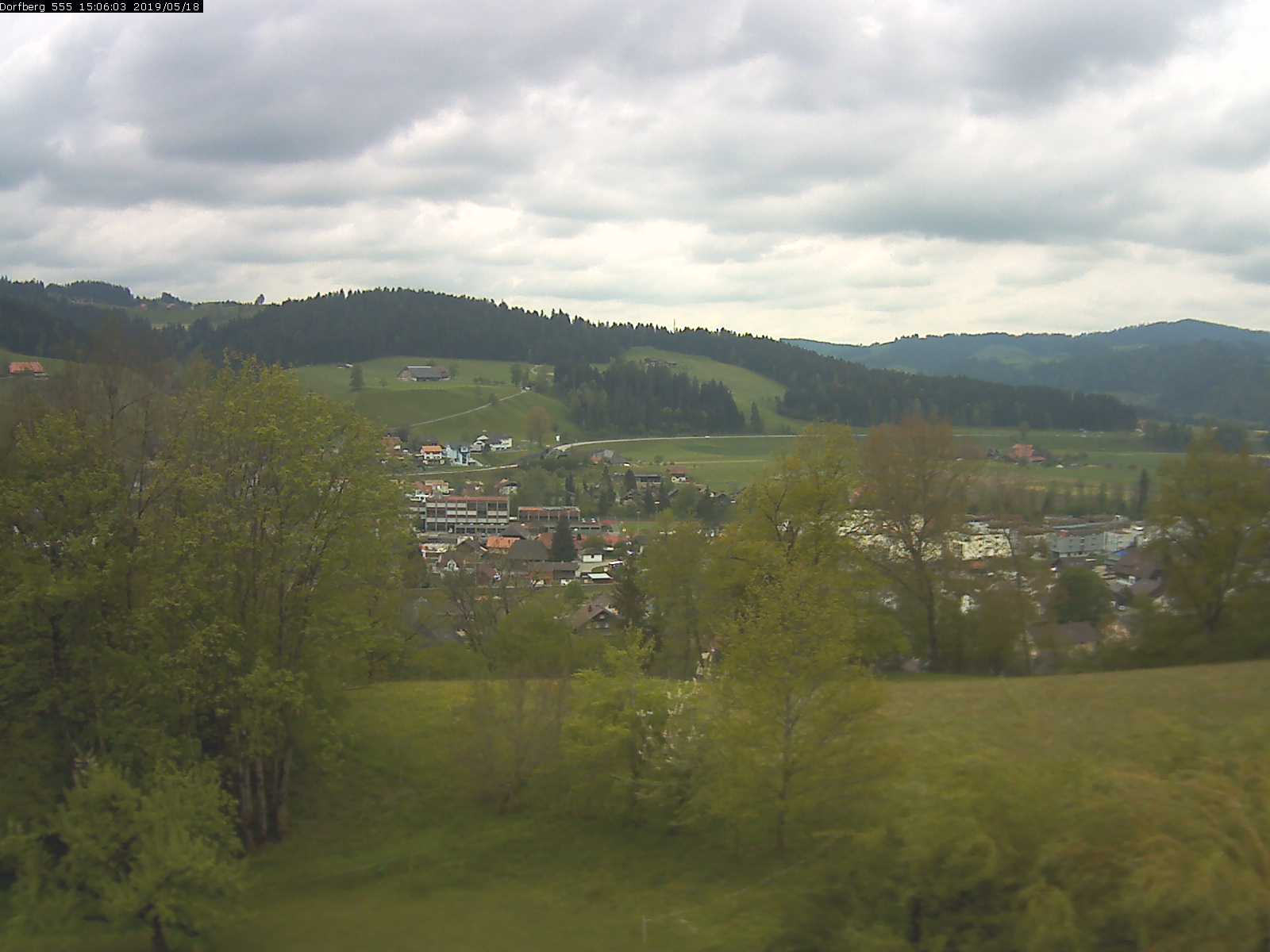 Webcam-Bild: Aussicht vom Dorfberg in Langnau 20190518-150601