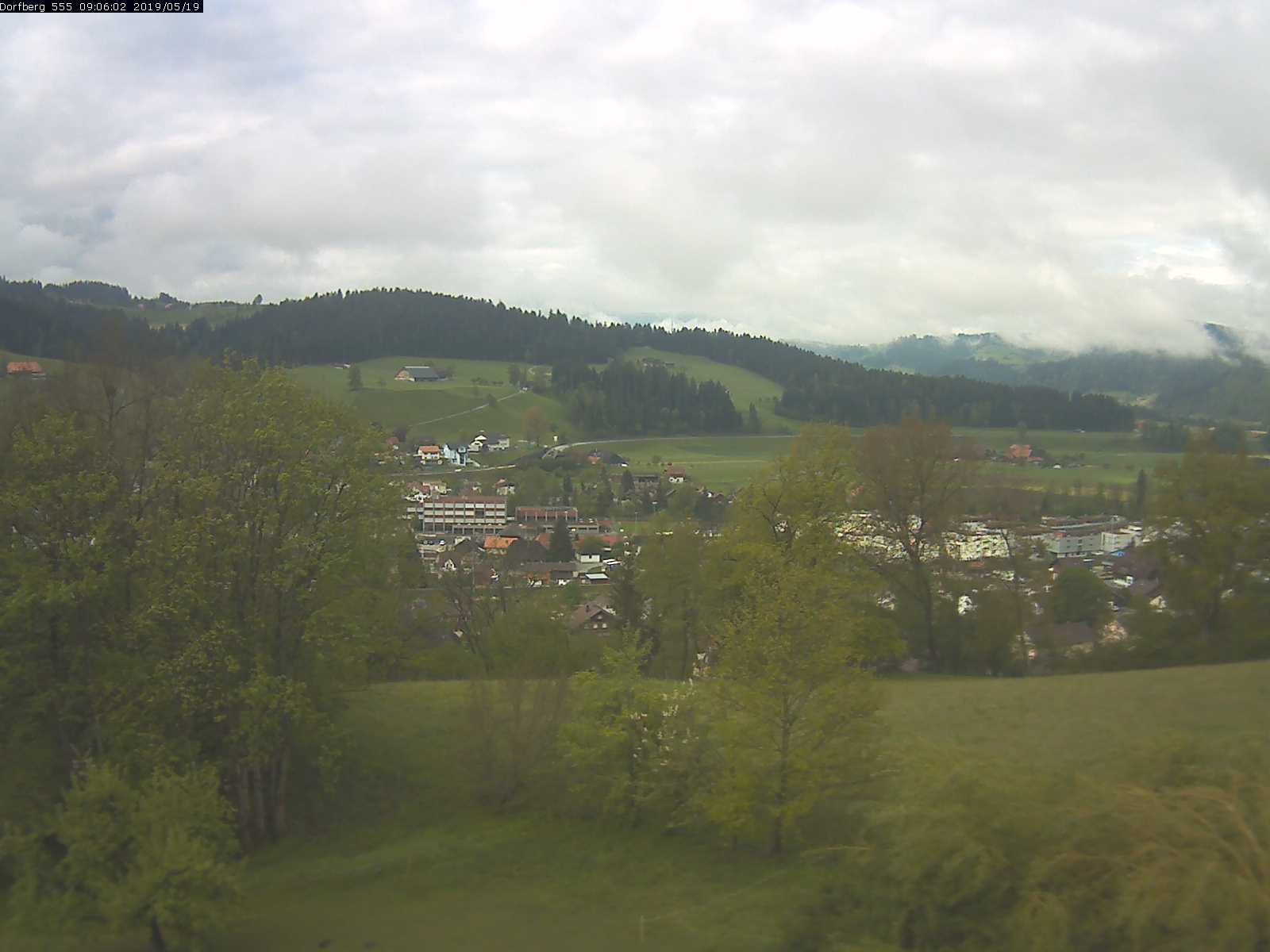 Webcam-Bild: Aussicht vom Dorfberg in Langnau 20190519-090601