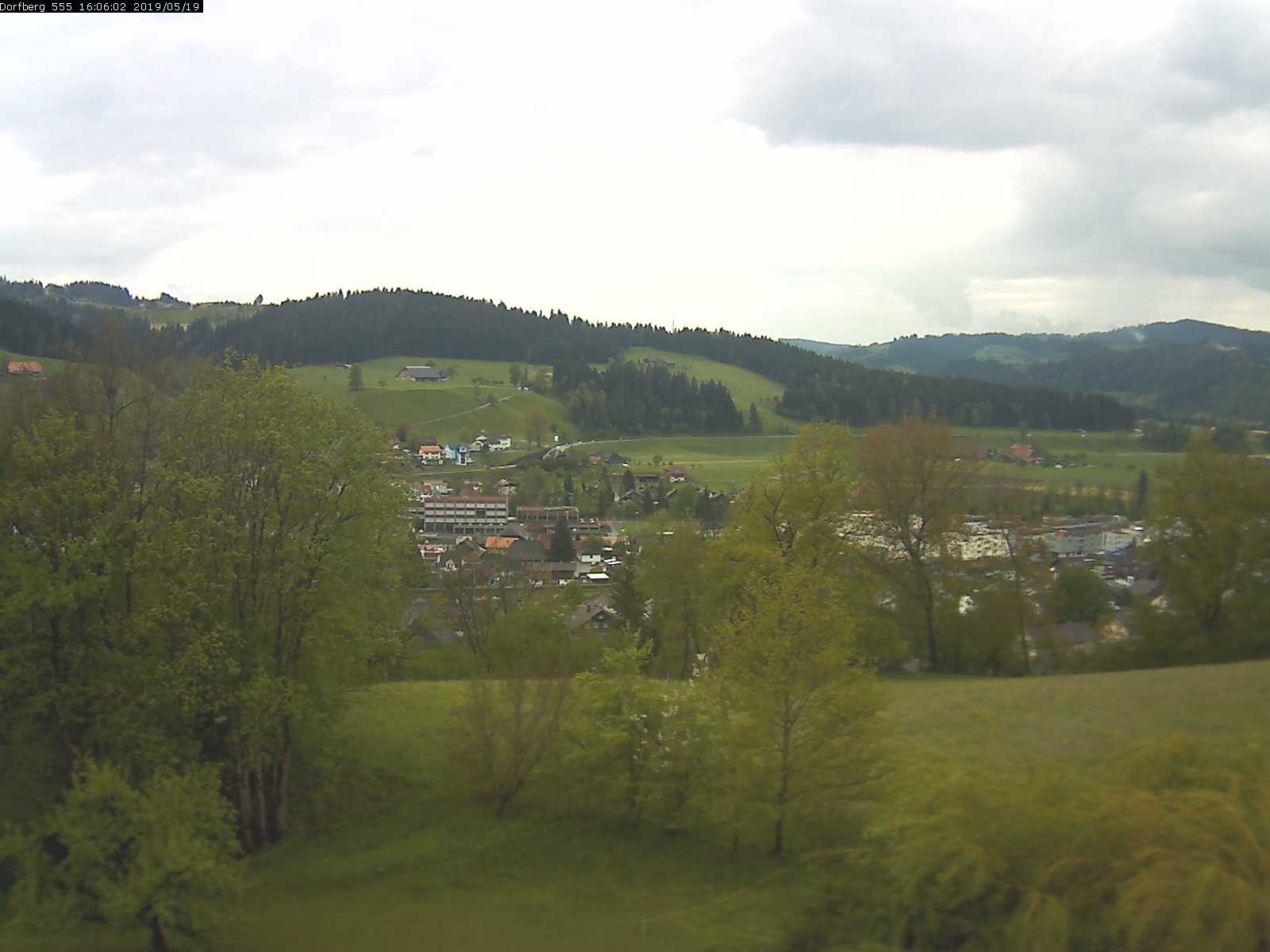 Webcam-Bild: Aussicht vom Dorfberg in Langnau 20190519-160601