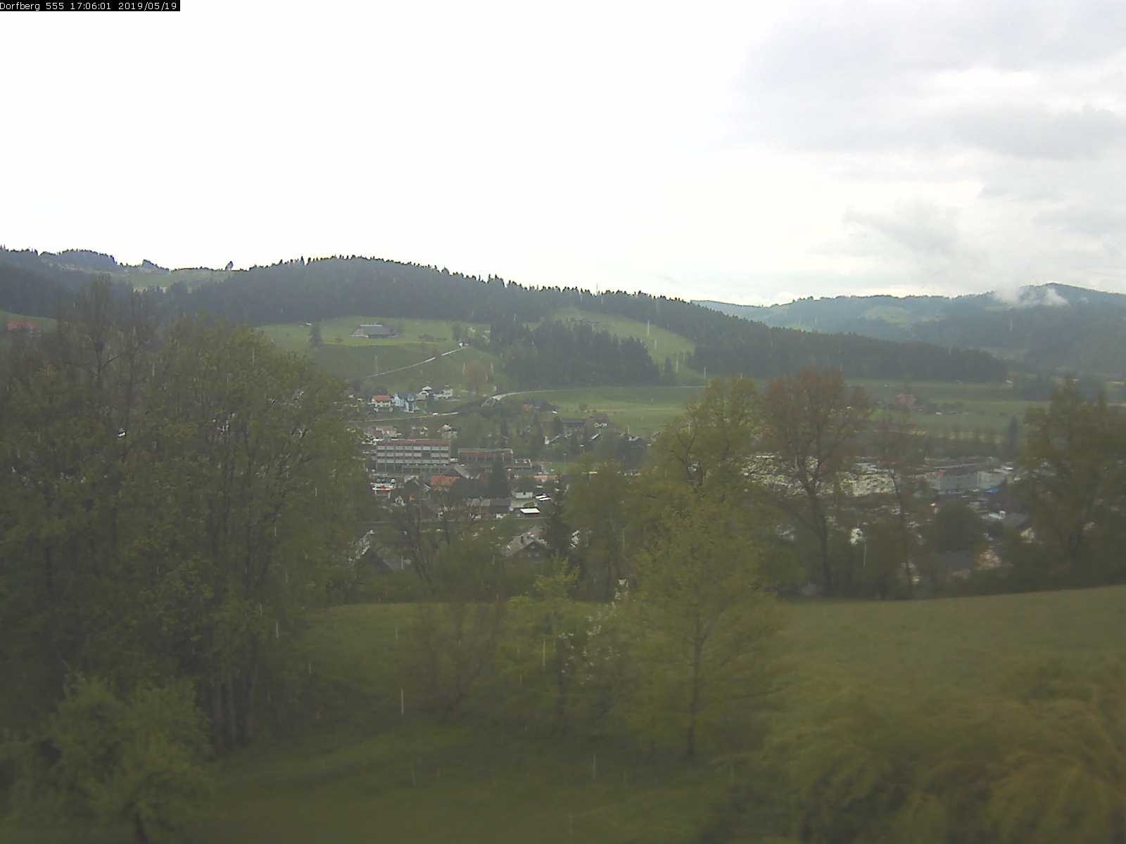 Webcam-Bild: Aussicht vom Dorfberg in Langnau 20190519-170601