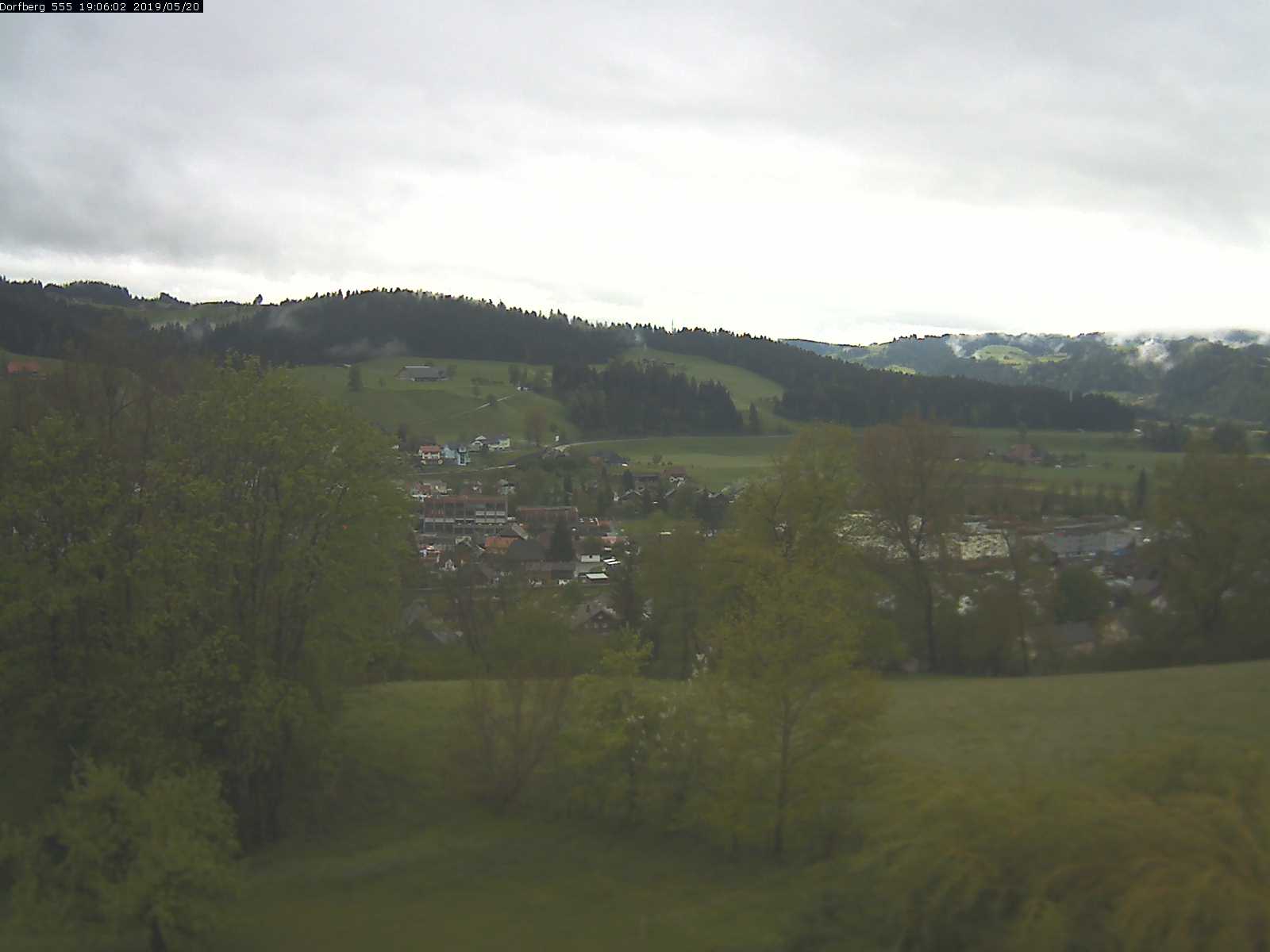 Webcam-Bild: Aussicht vom Dorfberg in Langnau 20190520-190601