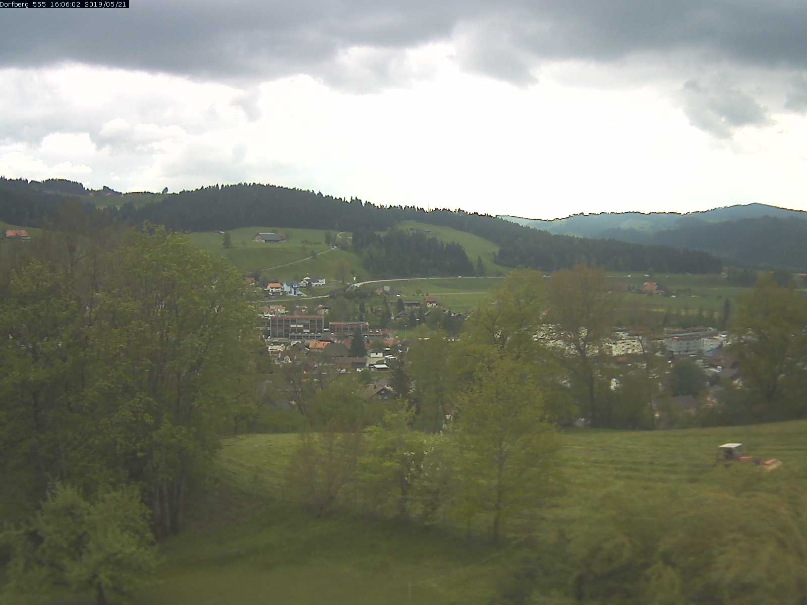 Webcam-Bild: Aussicht vom Dorfberg in Langnau 20190521-160601