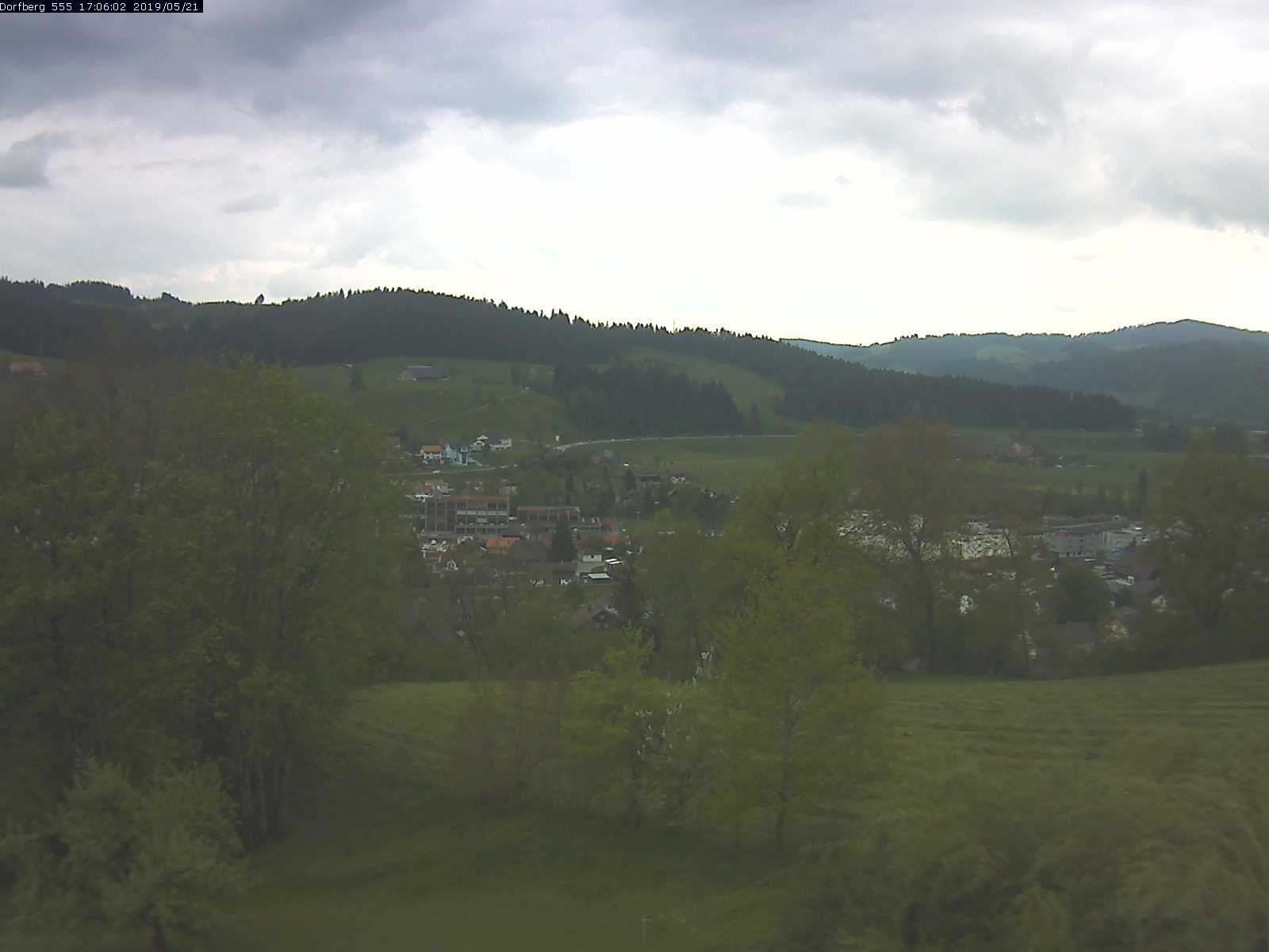 Webcam-Bild: Aussicht vom Dorfberg in Langnau 20190521-170601