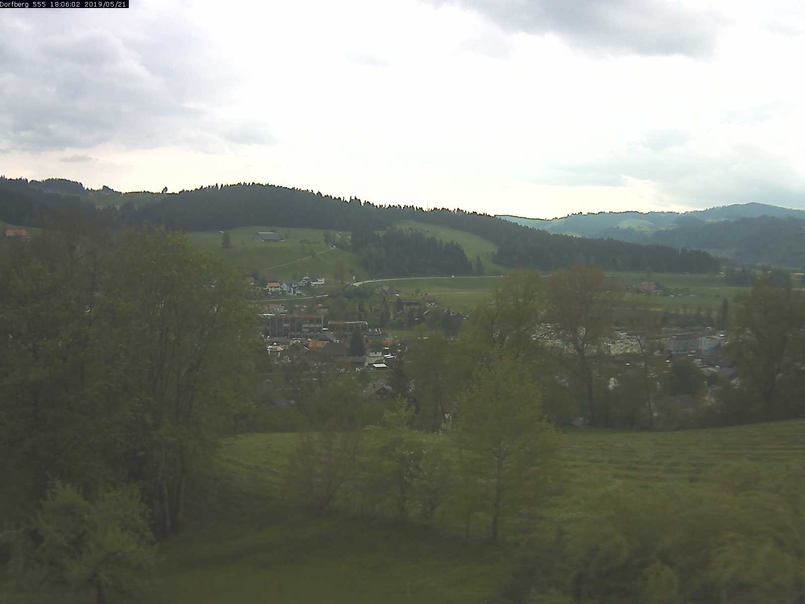Webcam-Bild: Aussicht vom Dorfberg in Langnau 20190521-180601