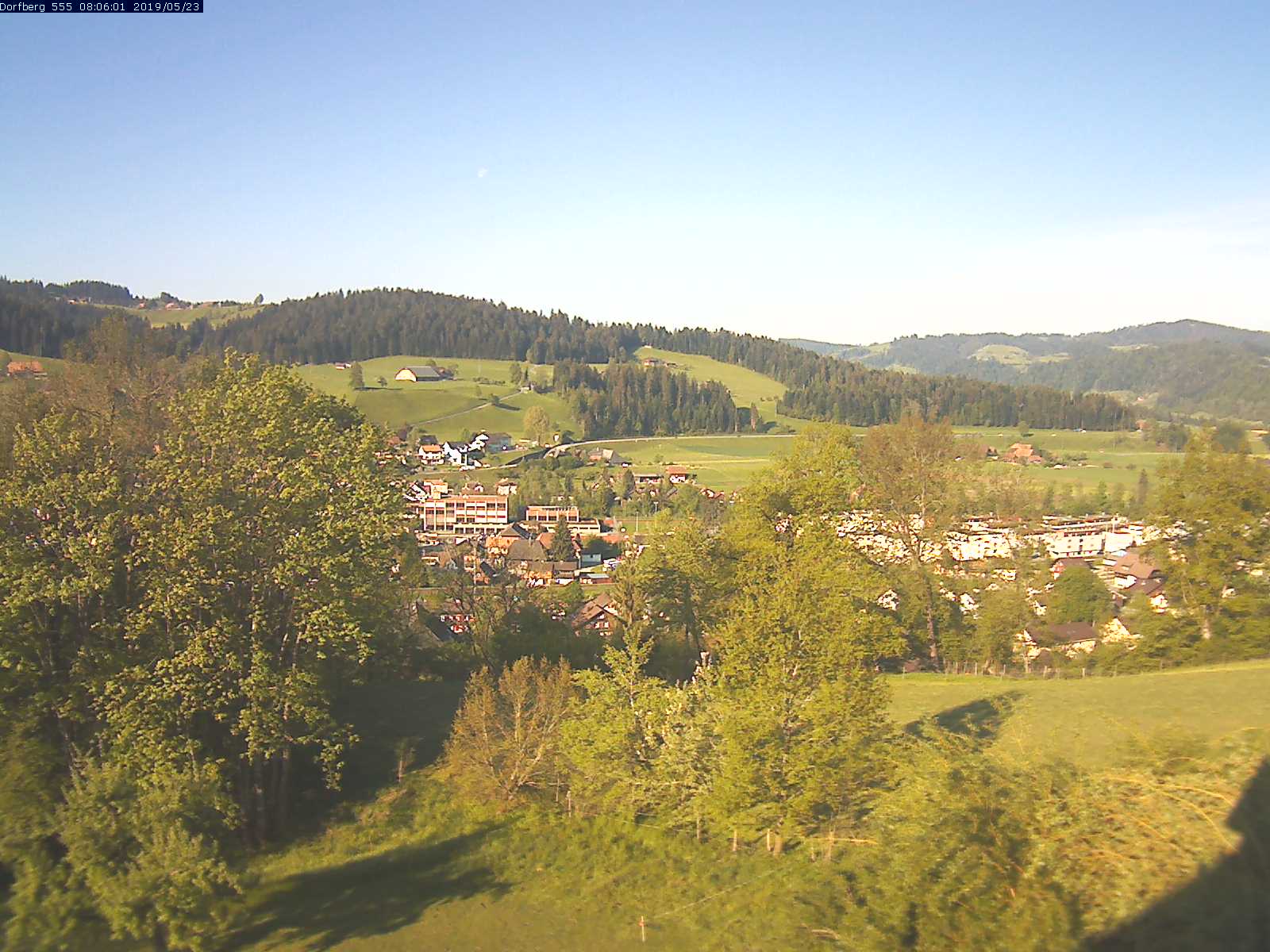 Webcam-Bild: Aussicht vom Dorfberg in Langnau 20190523-080601