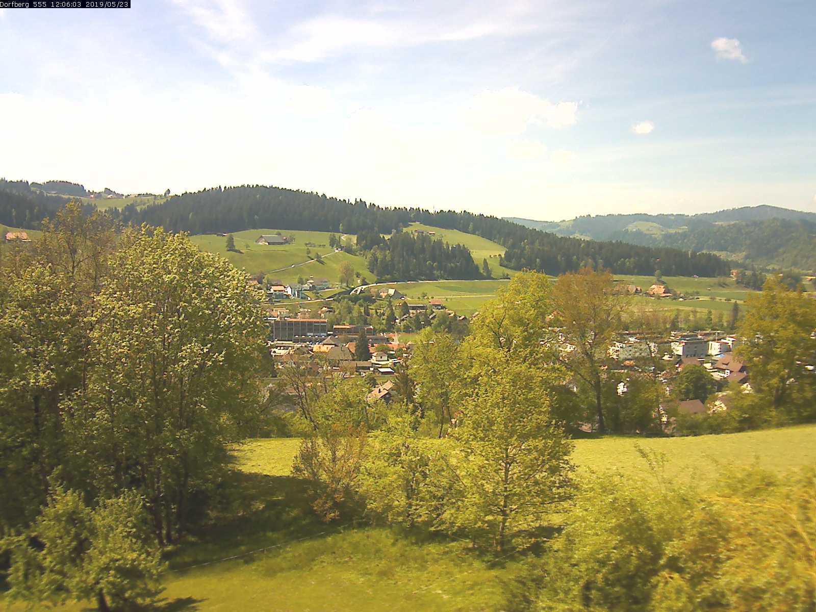 Webcam-Bild: Aussicht vom Dorfberg in Langnau 20190523-120601