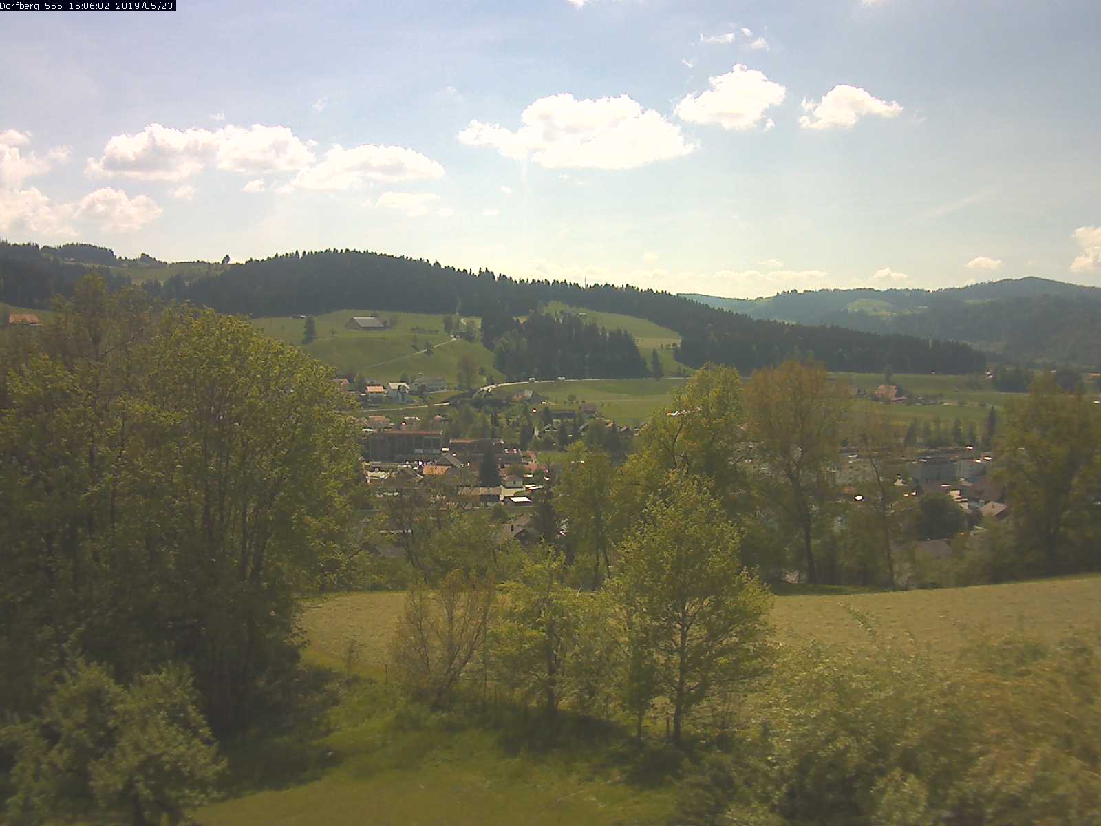Webcam-Bild: Aussicht vom Dorfberg in Langnau 20190523-150601