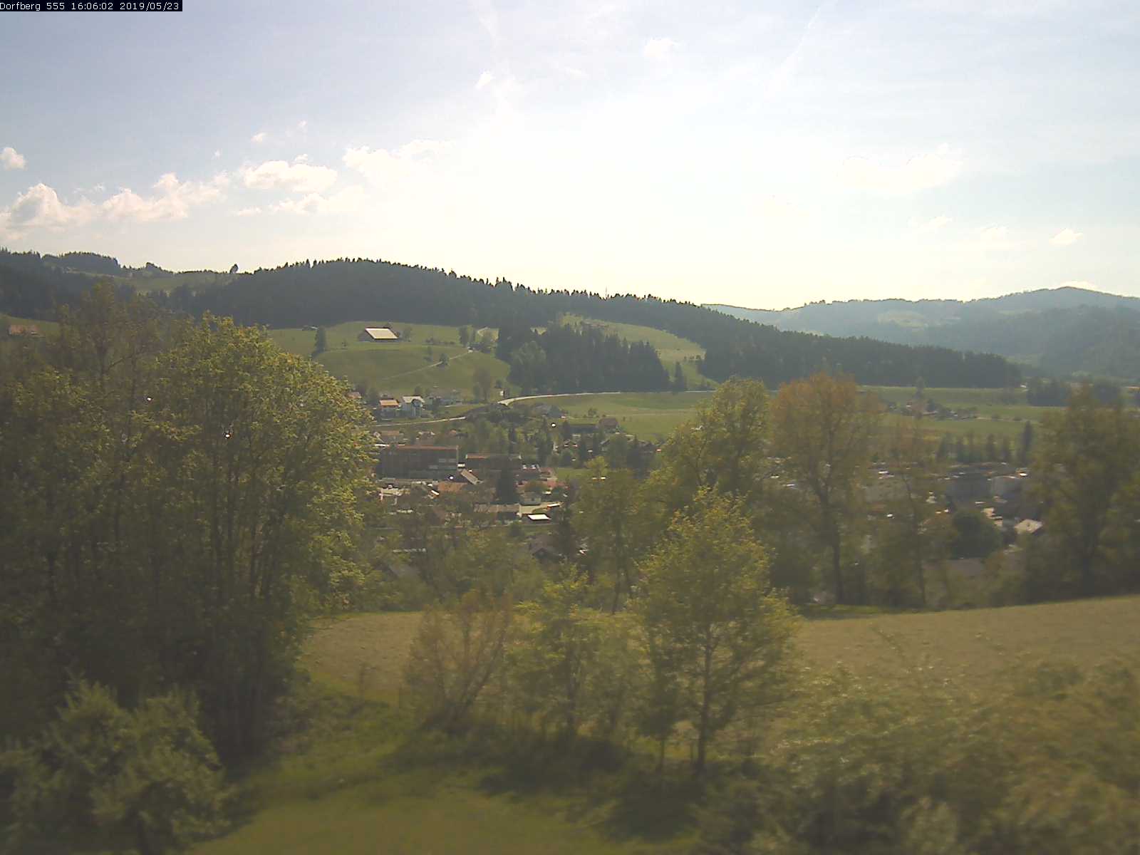 Webcam-Bild: Aussicht vom Dorfberg in Langnau 20190523-160601
