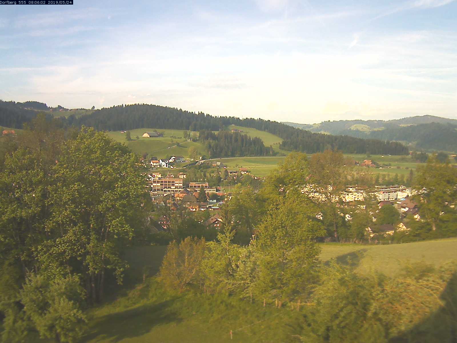 Webcam-Bild: Aussicht vom Dorfberg in Langnau 20190524-080601