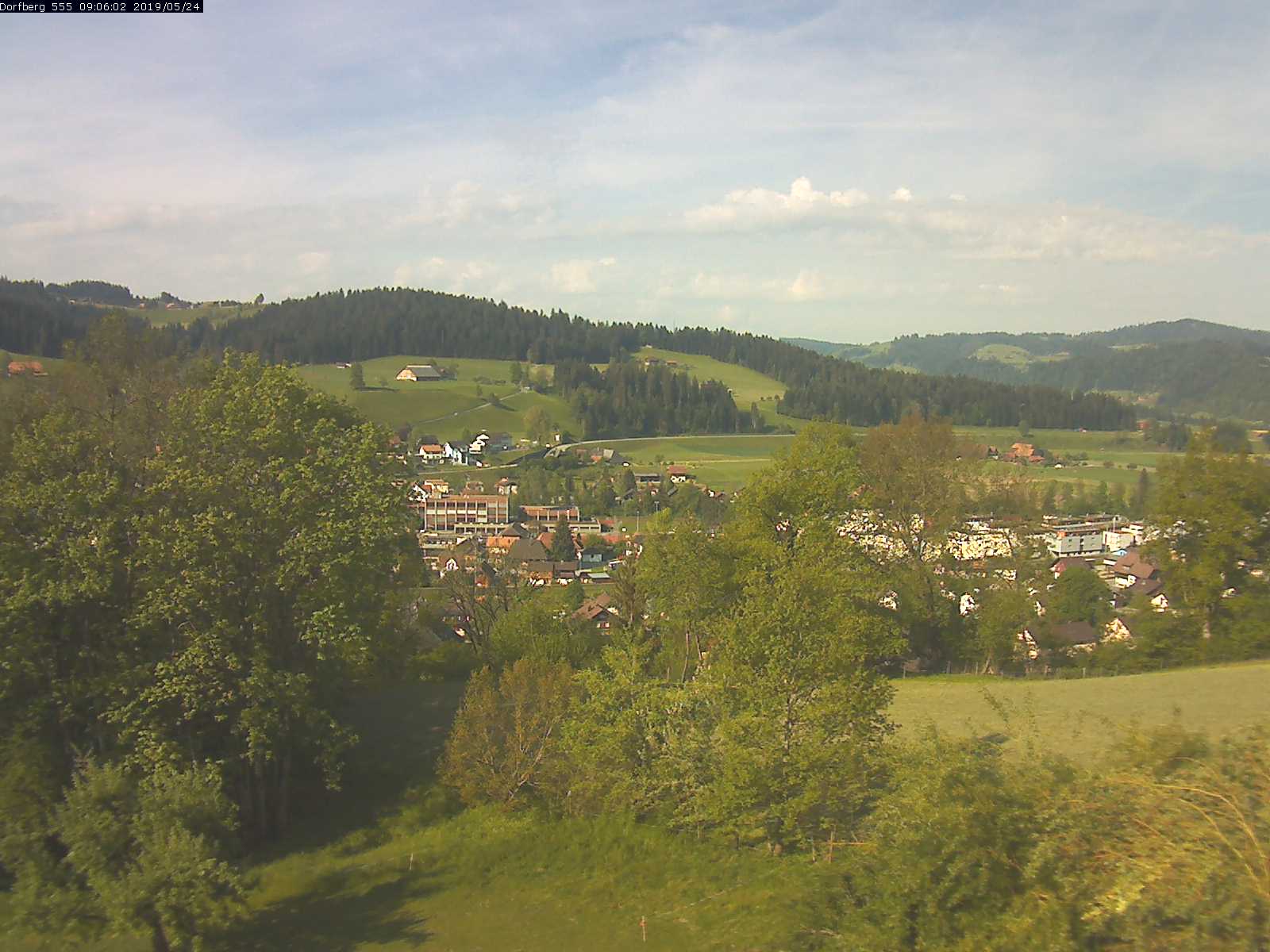 Webcam-Bild: Aussicht vom Dorfberg in Langnau 20190524-090601