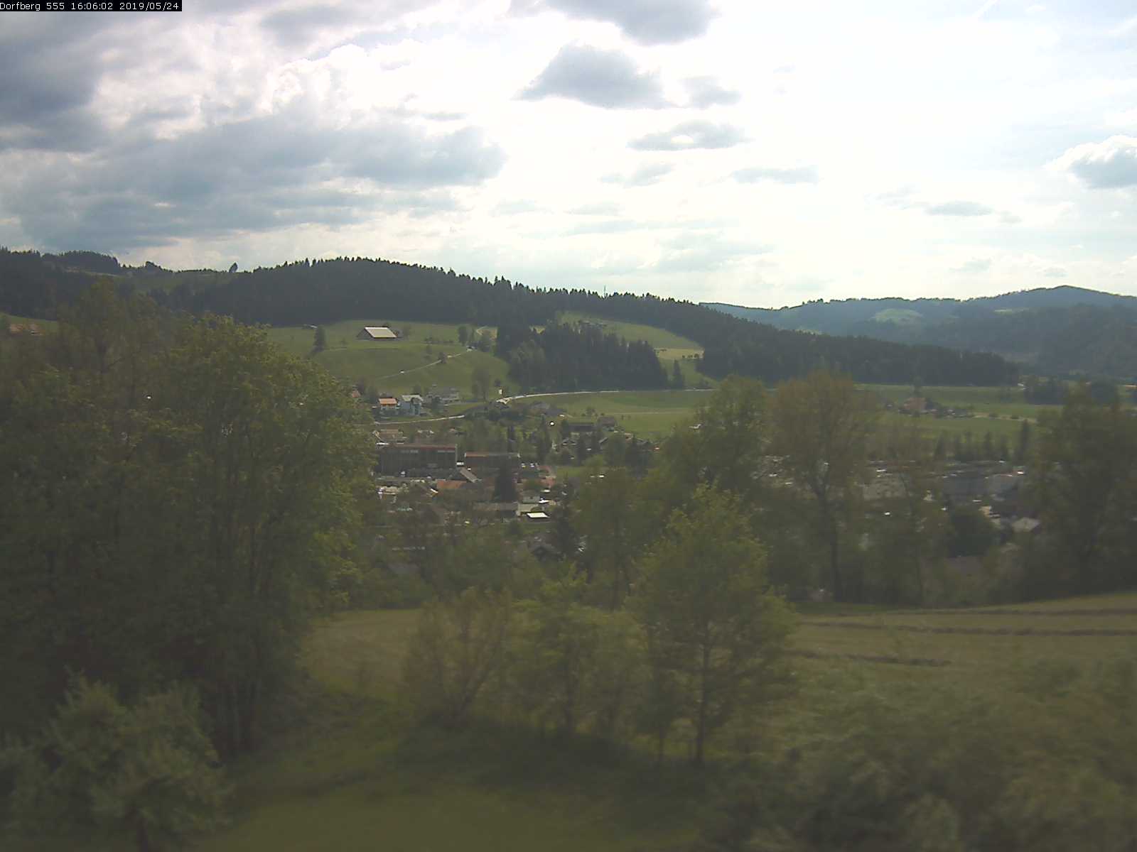 Webcam-Bild: Aussicht vom Dorfberg in Langnau 20190524-160601