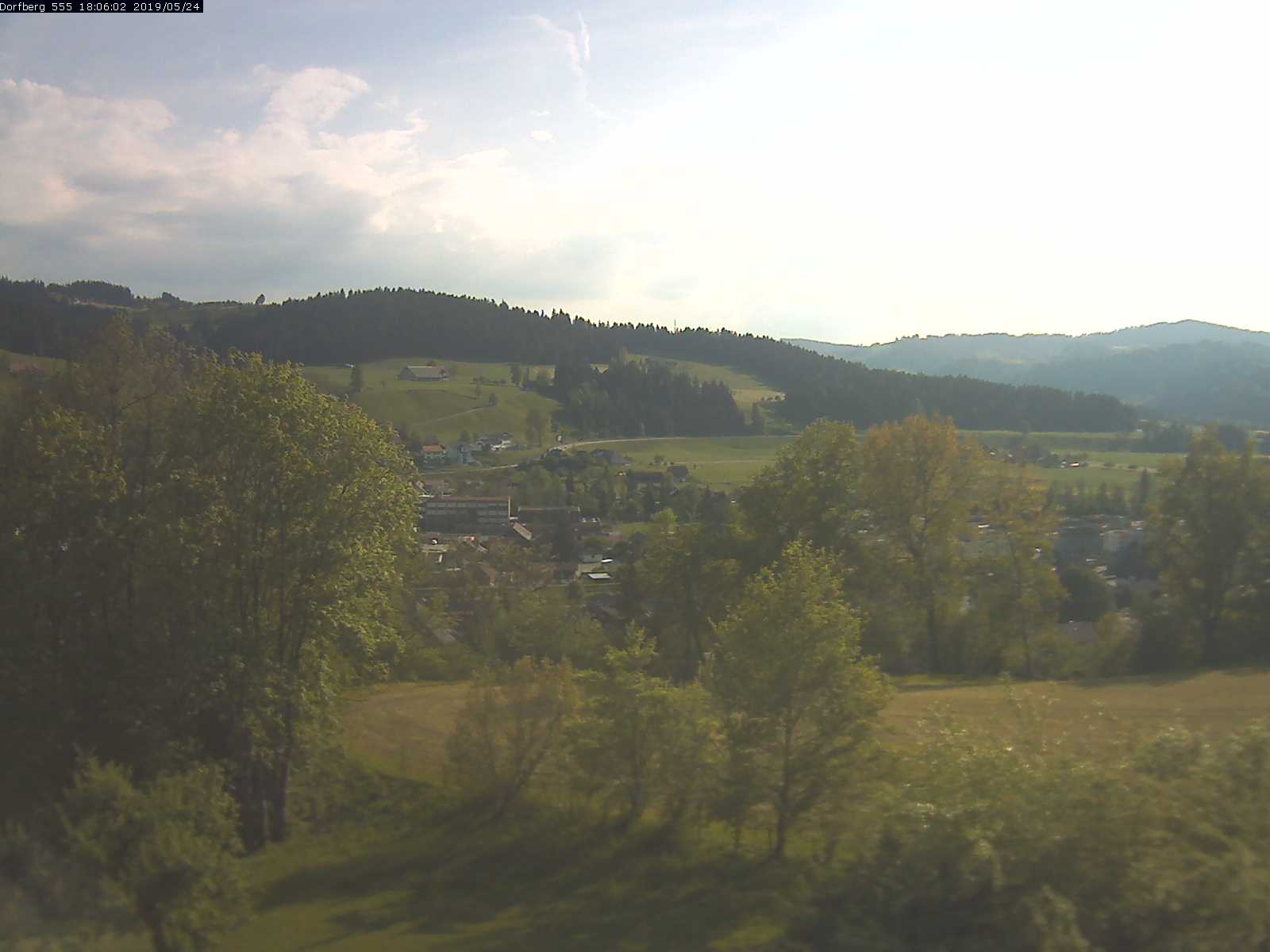 Webcam-Bild: Aussicht vom Dorfberg in Langnau 20190524-180601