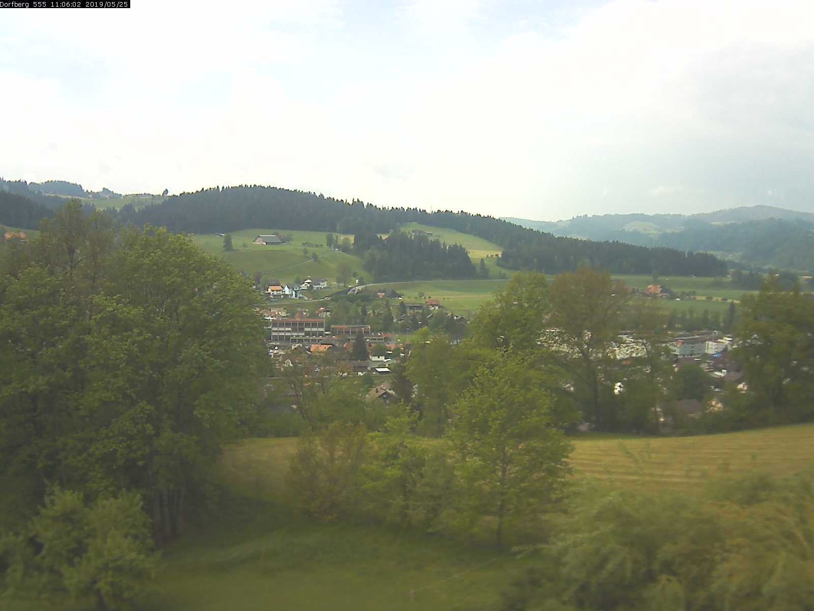 Webcam-Bild: Aussicht vom Dorfberg in Langnau 20190525-110601