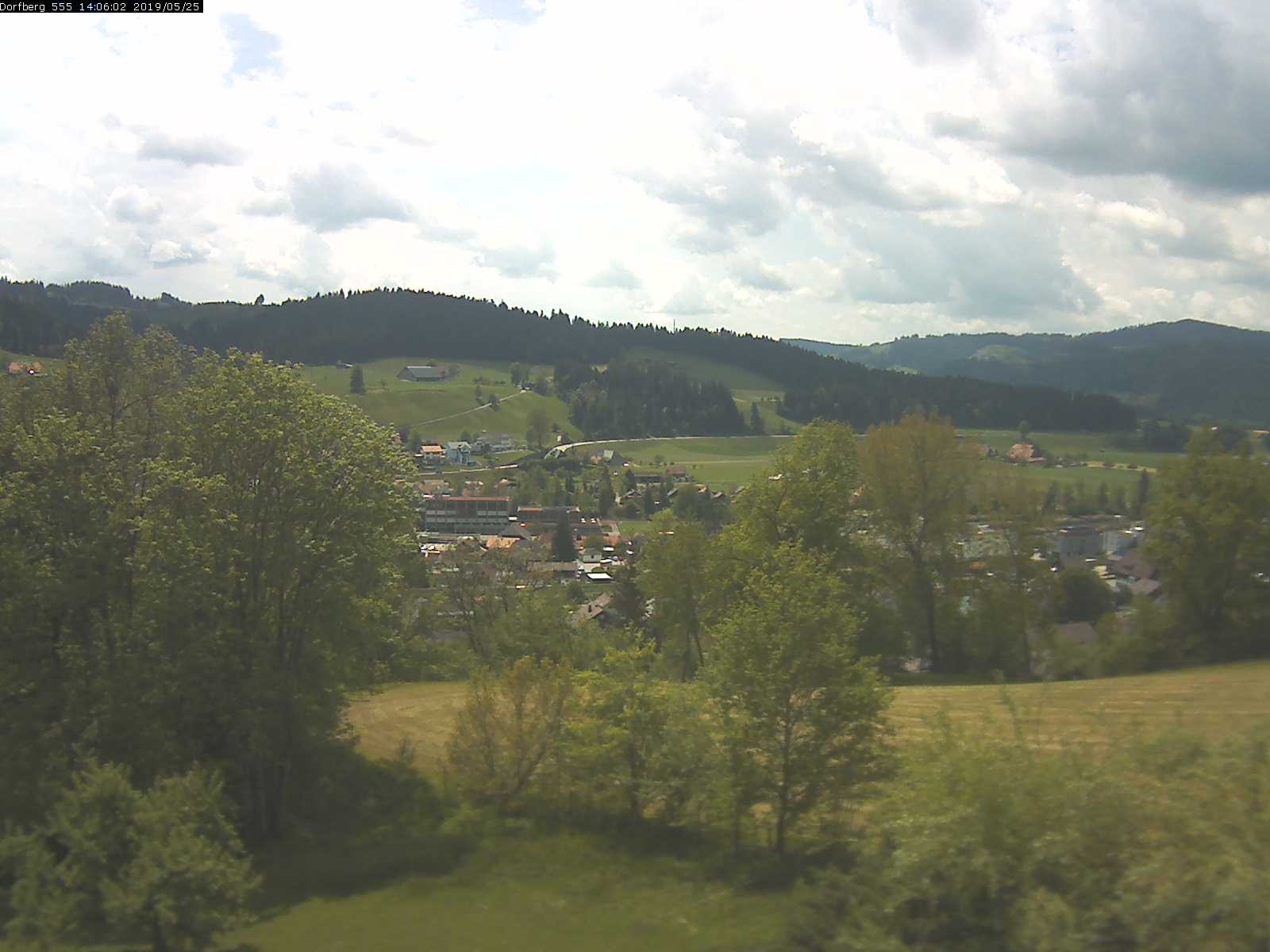 Webcam-Bild: Aussicht vom Dorfberg in Langnau 20190525-140601