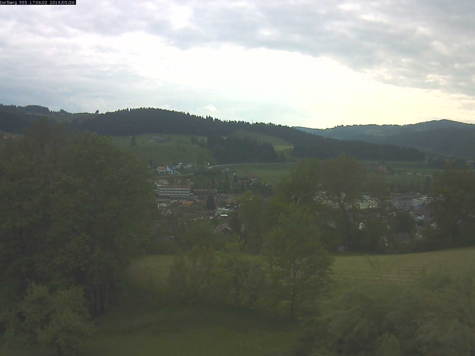 Webcam-Bild: Aussicht vom Dorfberg in Langnau 20190526-170601
