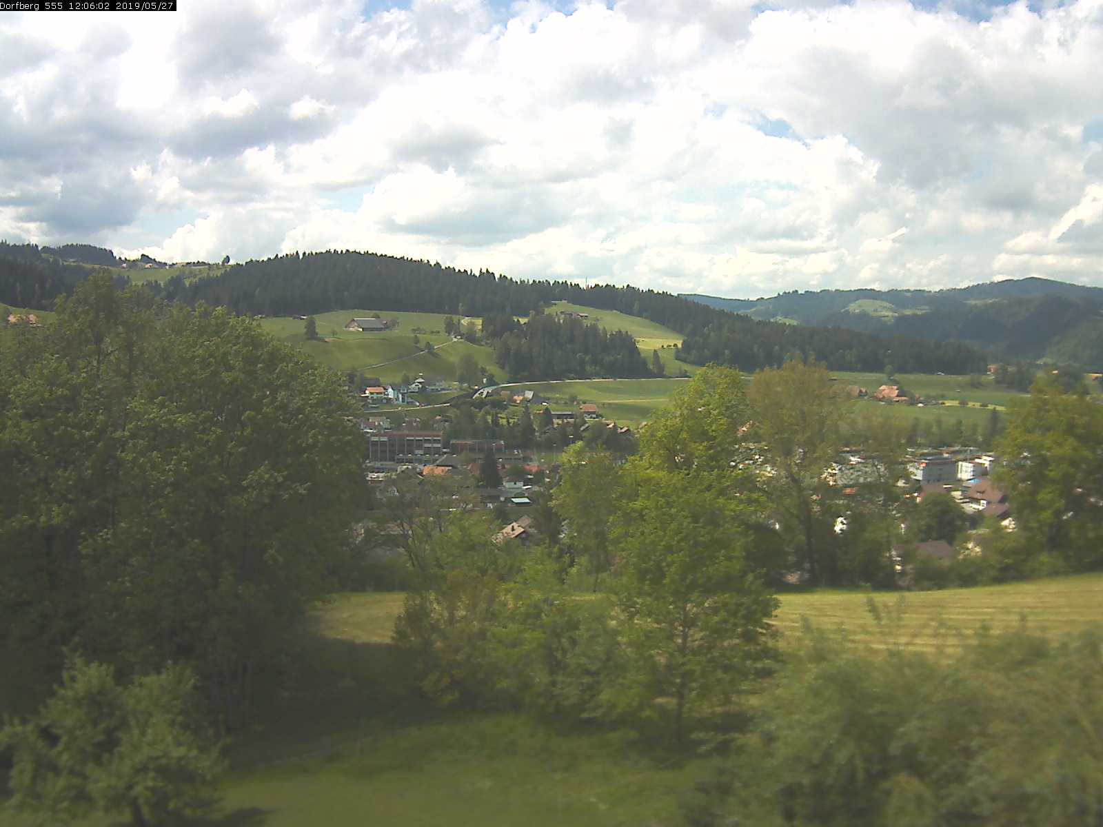 Webcam-Bild: Aussicht vom Dorfberg in Langnau 20190527-120601