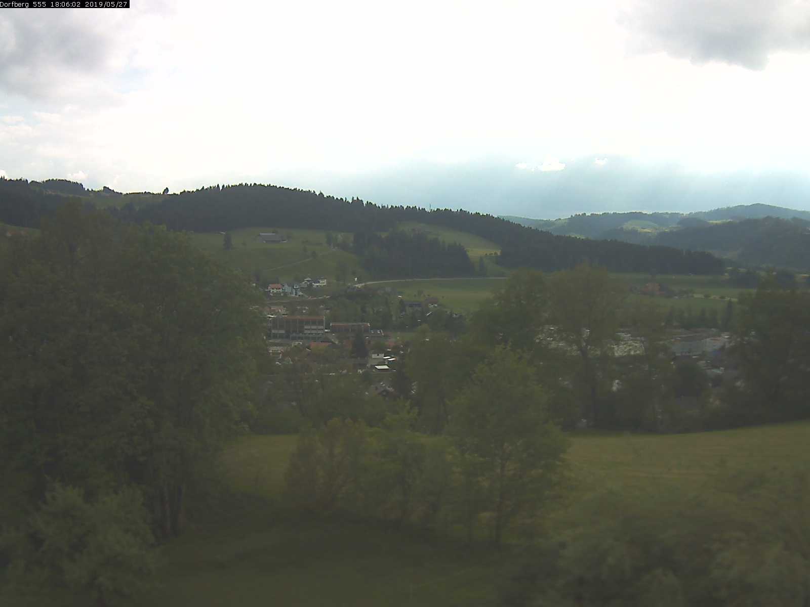 Webcam-Bild: Aussicht vom Dorfberg in Langnau 20190527-180601