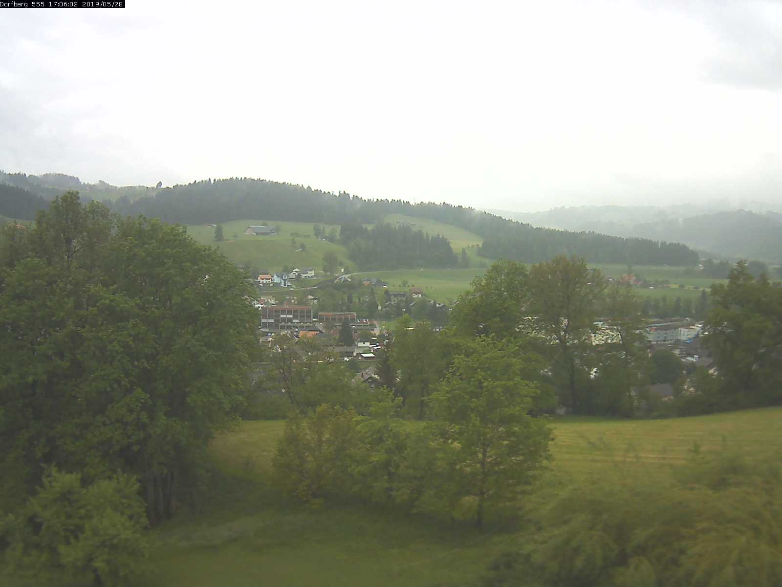 Webcam-Bild: Aussicht vom Dorfberg in Langnau 20190528-170601