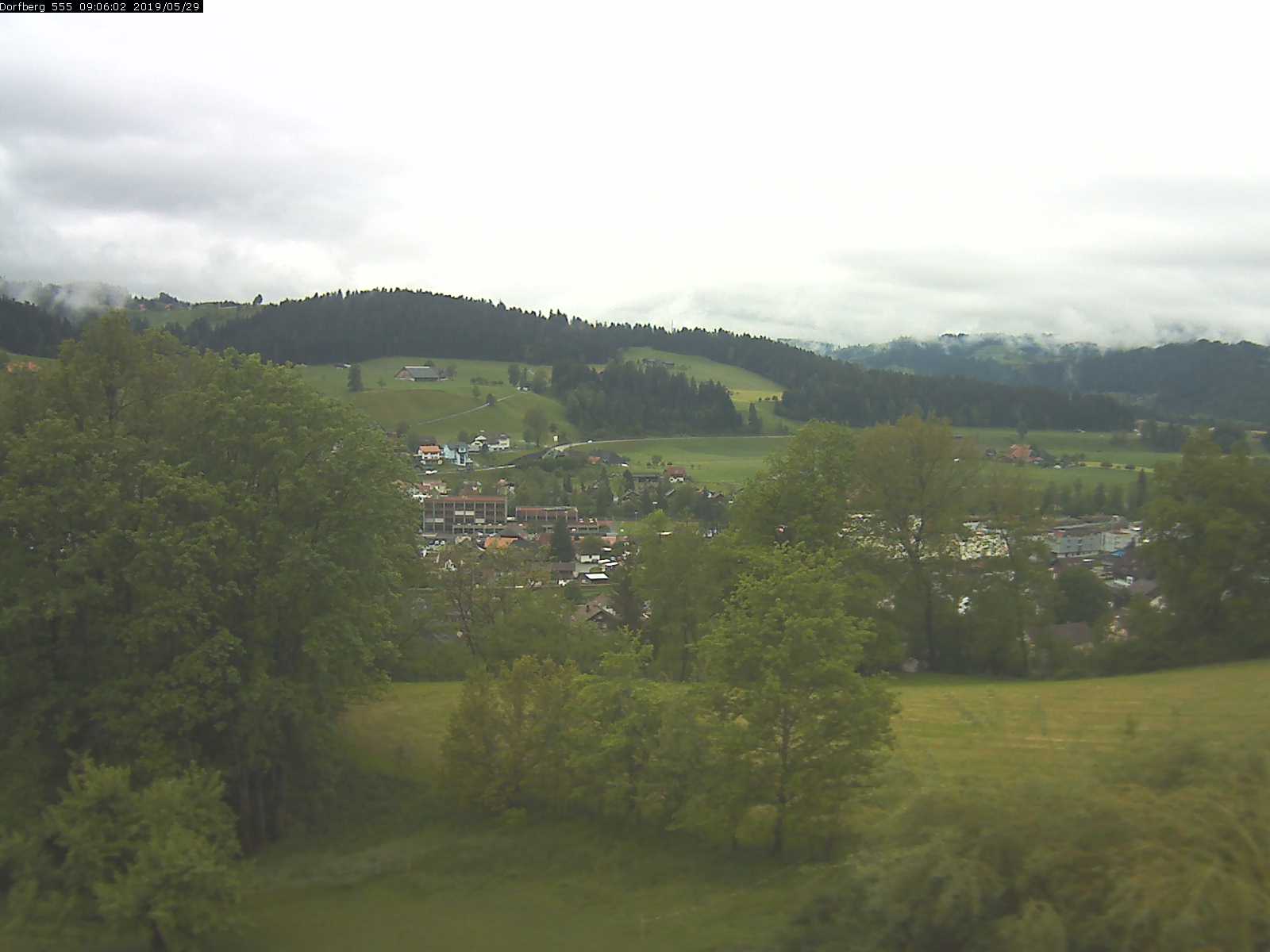 Webcam-Bild: Aussicht vom Dorfberg in Langnau 20190529-090601