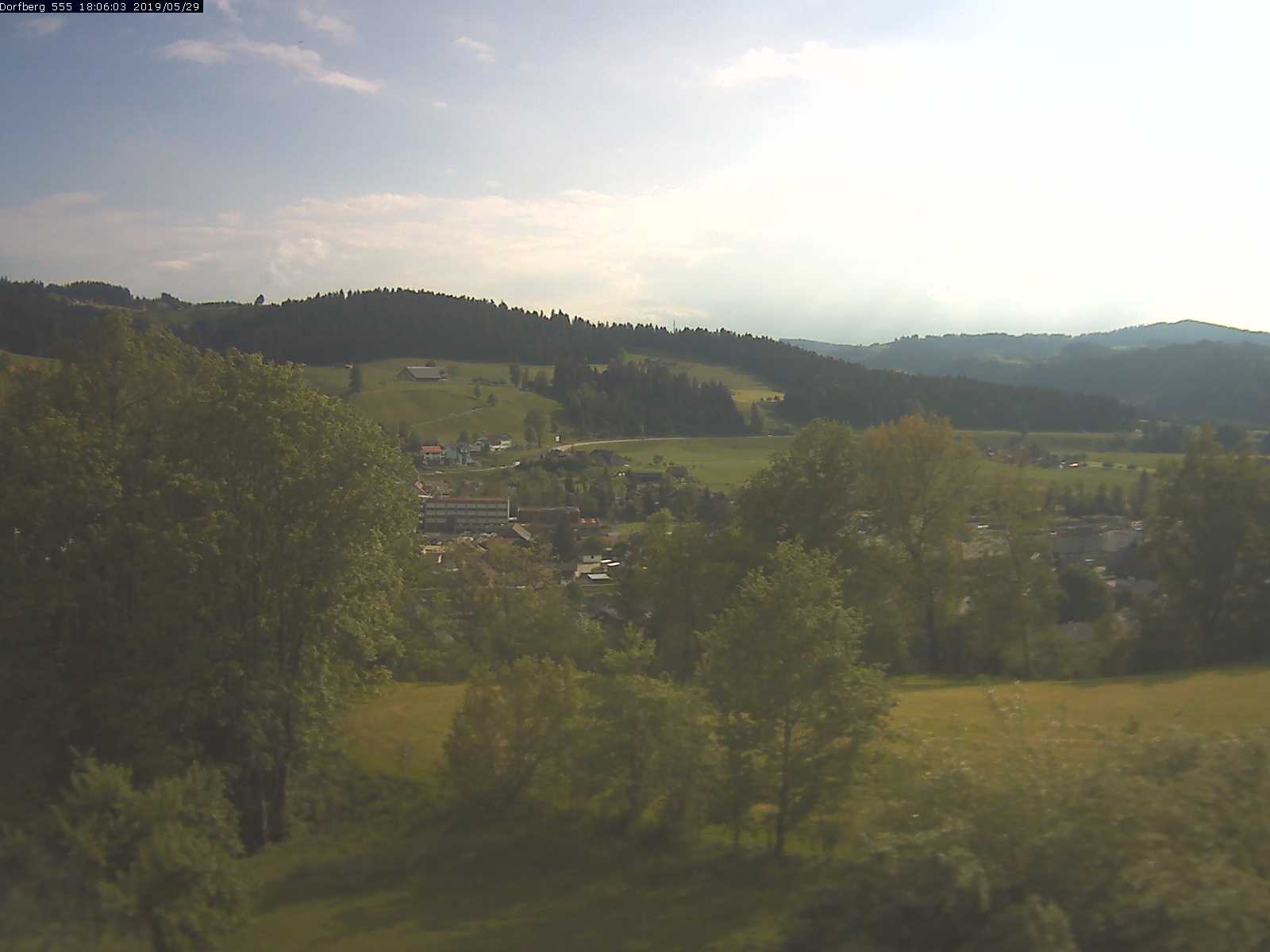 Webcam-Bild: Aussicht vom Dorfberg in Langnau 20190529-180601