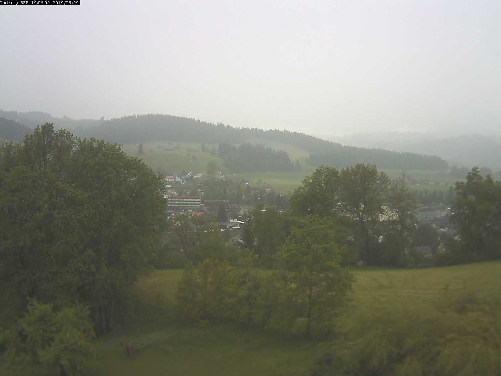 Webcam-Bild: Aussicht vom Dorfberg in Langnau 20190529-190601