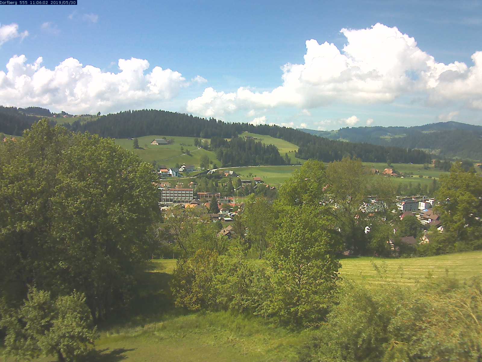 Webcam-Bild: Aussicht vom Dorfberg in Langnau 20190530-110601