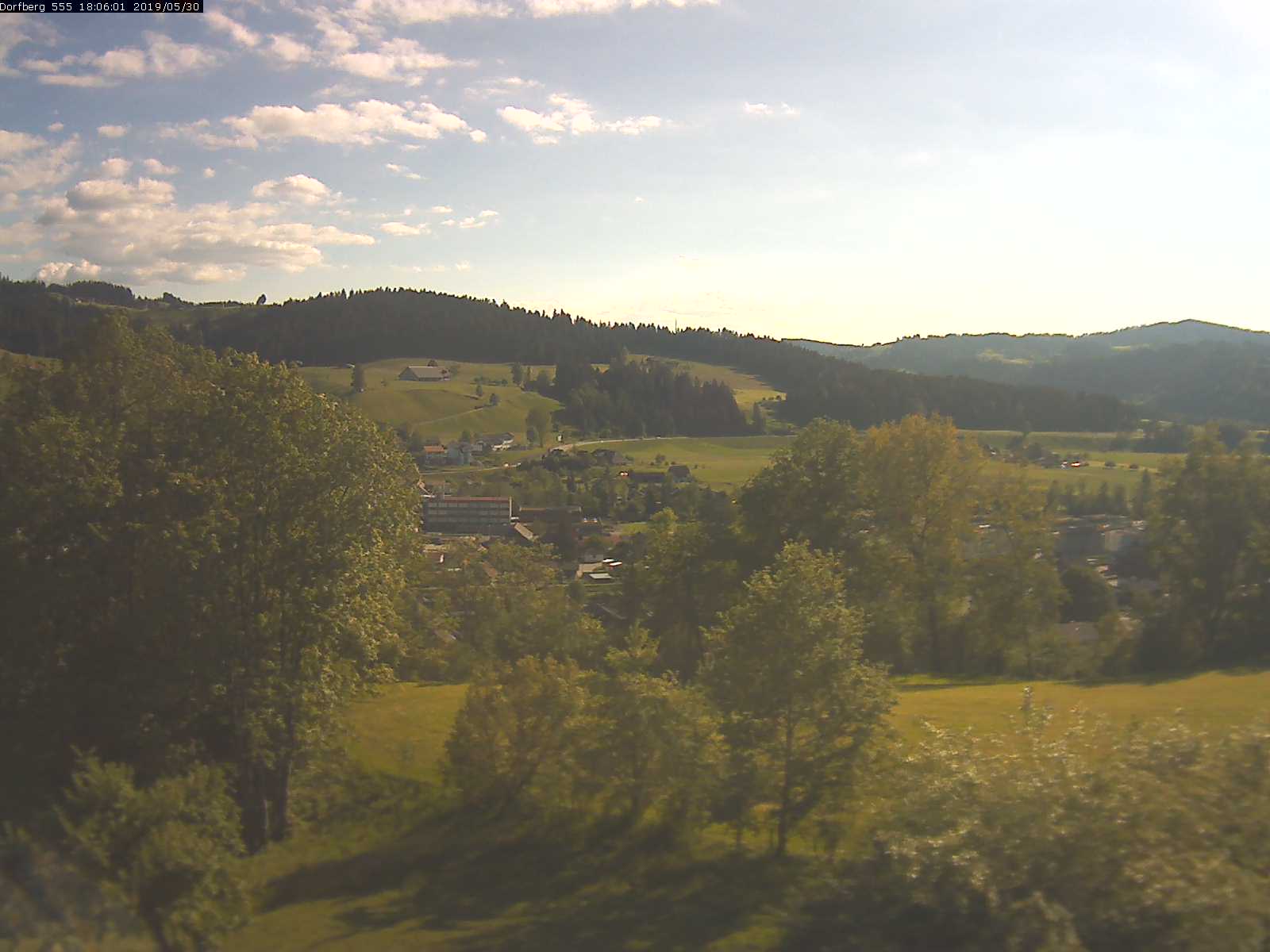 Webcam-Bild: Aussicht vom Dorfberg in Langnau 20190530-180601