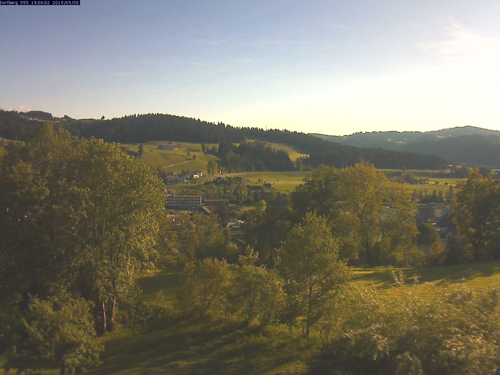 Webcam-Bild: Aussicht vom Dorfberg in Langnau 20190530-190601