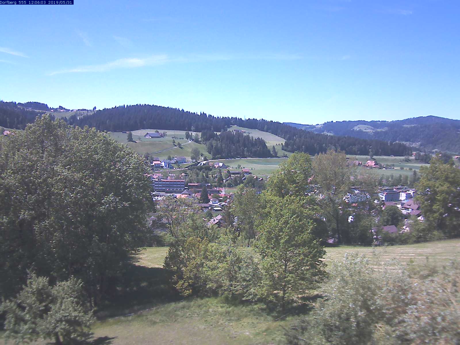 Webcam-Bild: Aussicht vom Dorfberg in Langnau 20190531-120601