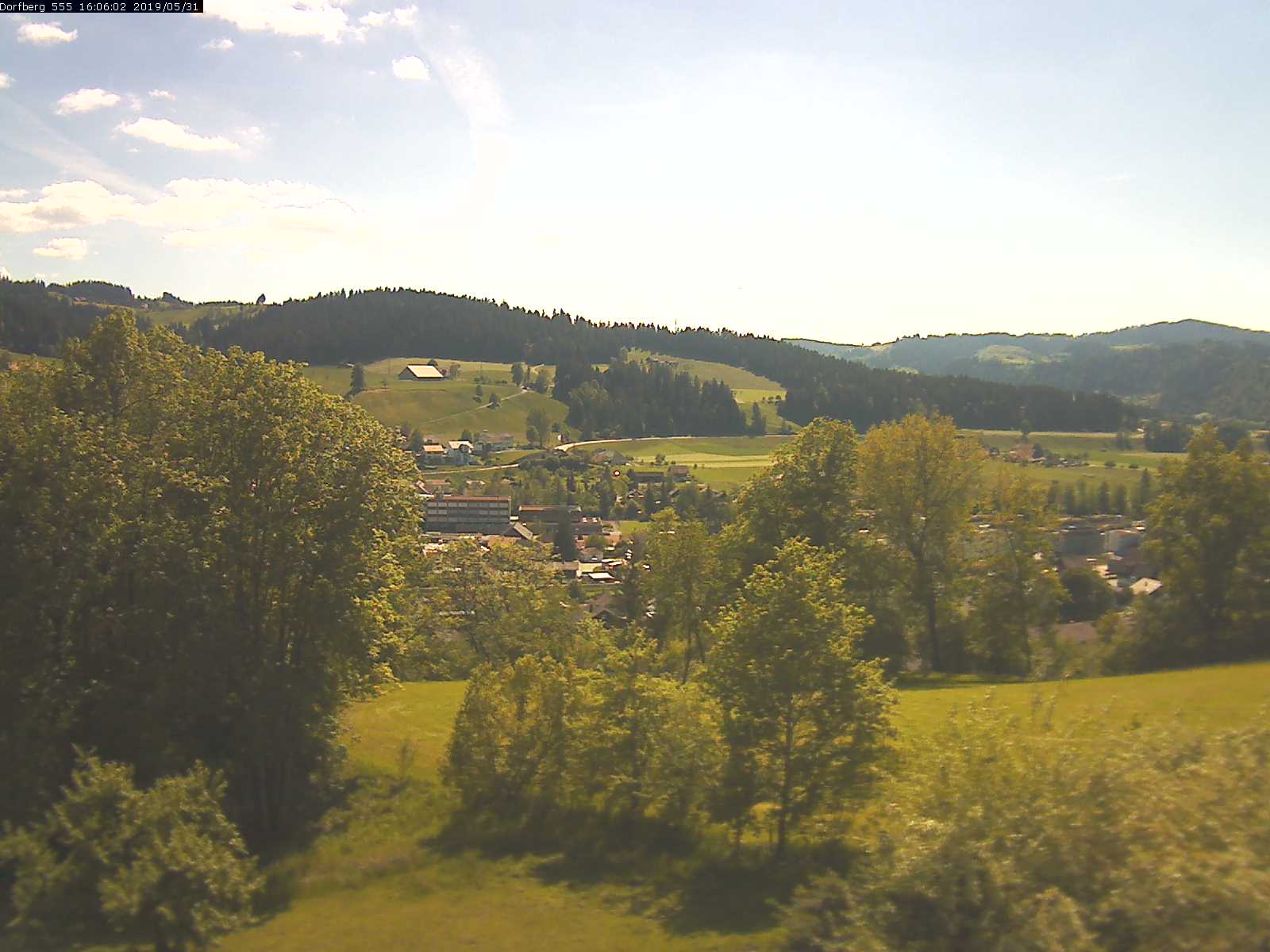 Webcam-Bild: Aussicht vom Dorfberg in Langnau 20190531-160601
