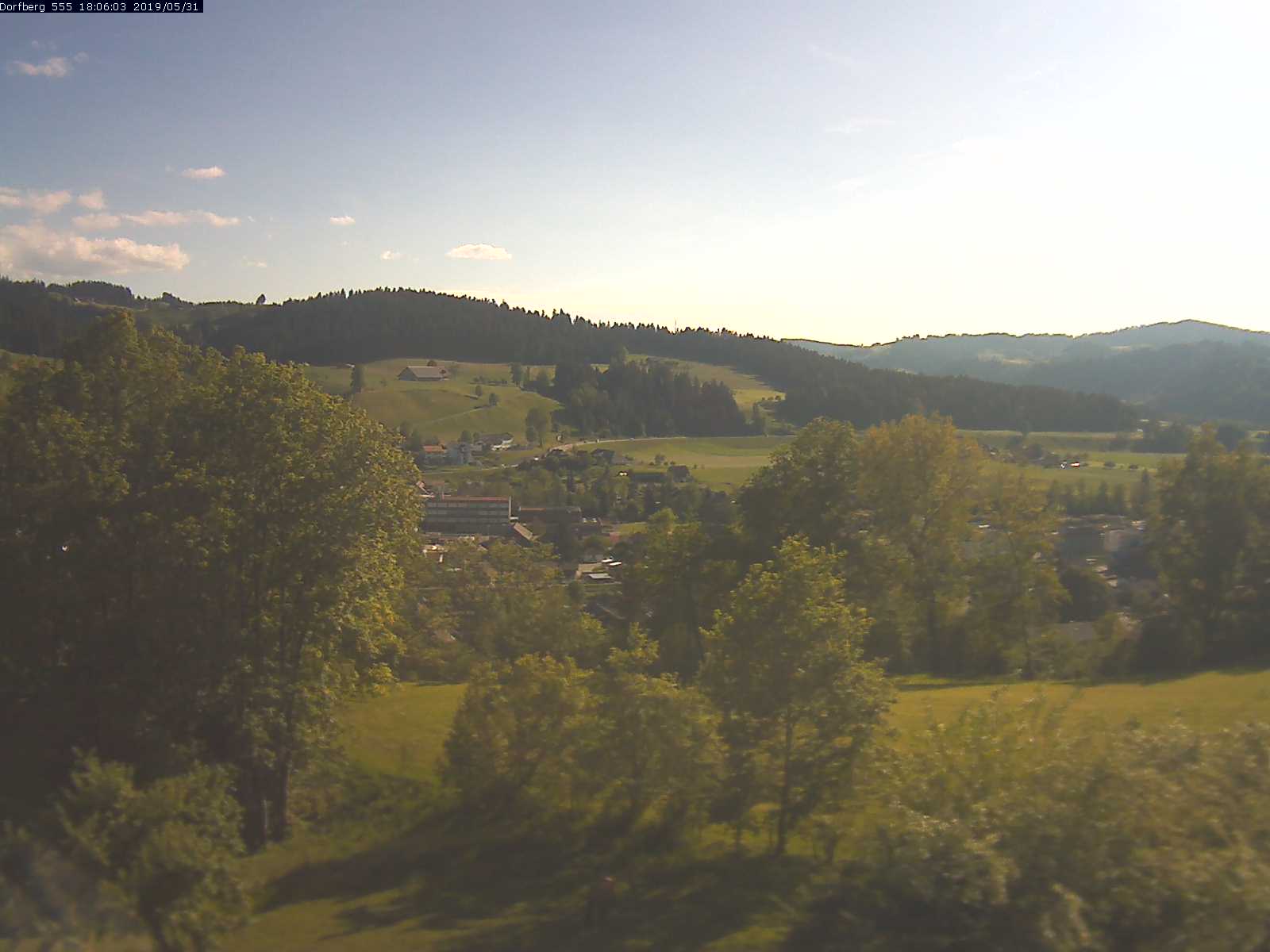 Webcam-Bild: Aussicht vom Dorfberg in Langnau 20190531-180602
