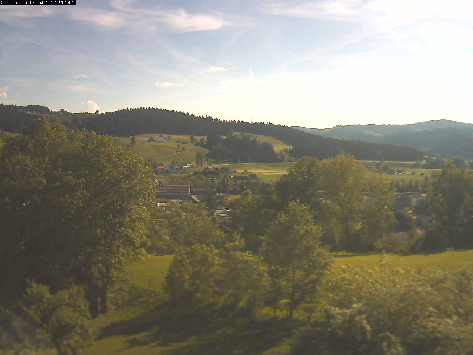 Webcam-Bild: Aussicht vom Dorfberg in Langnau 20190601-180601