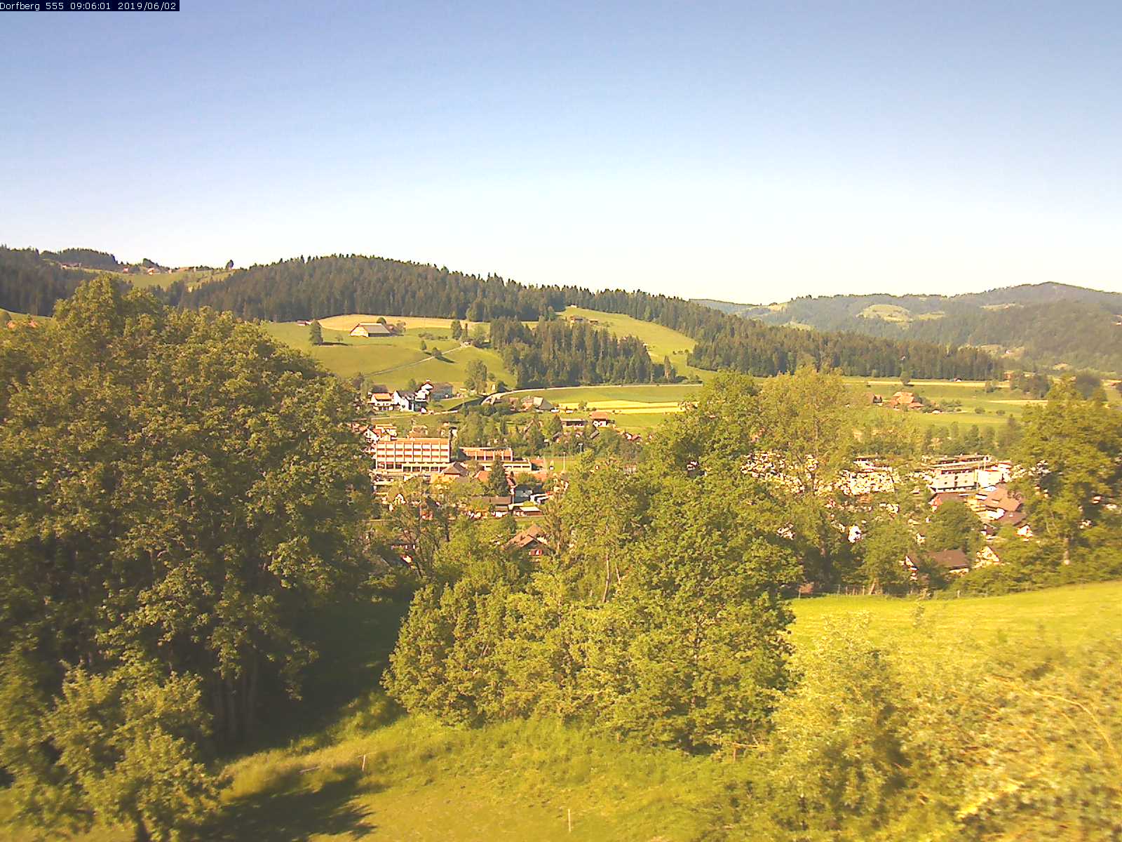 Webcam-Bild: Aussicht vom Dorfberg in Langnau 20190602-090601