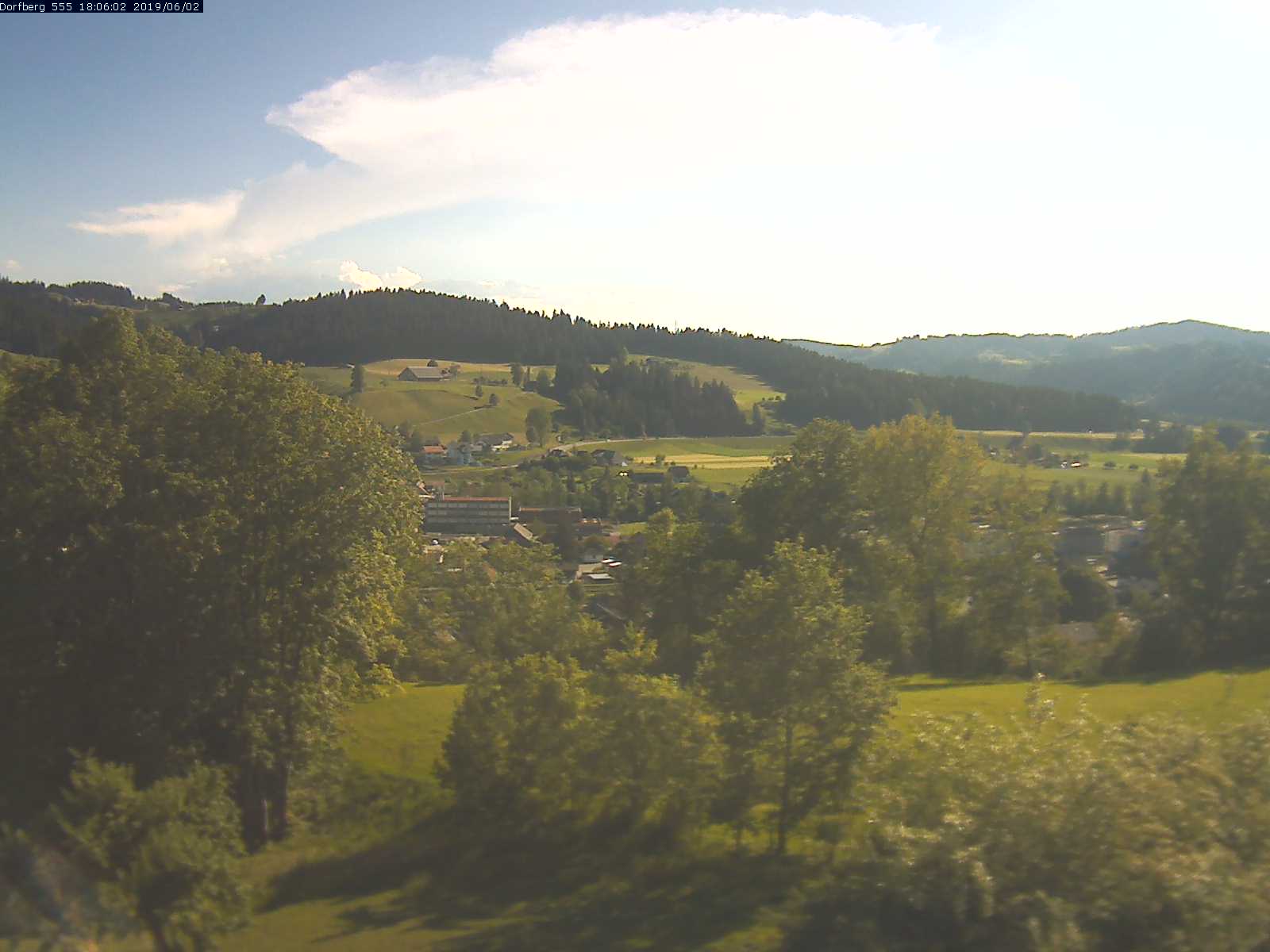 Webcam-Bild: Aussicht vom Dorfberg in Langnau 20190602-180601