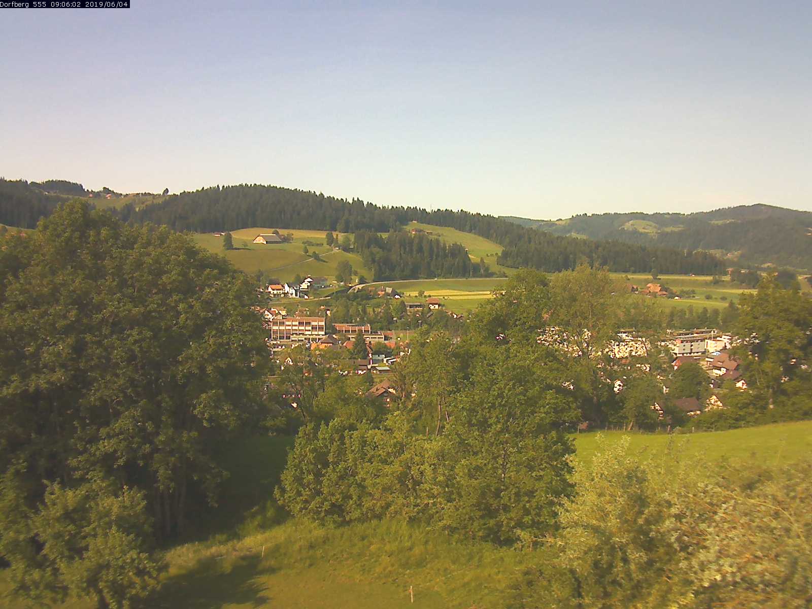 Webcam-Bild: Aussicht vom Dorfberg in Langnau 20190604-090601