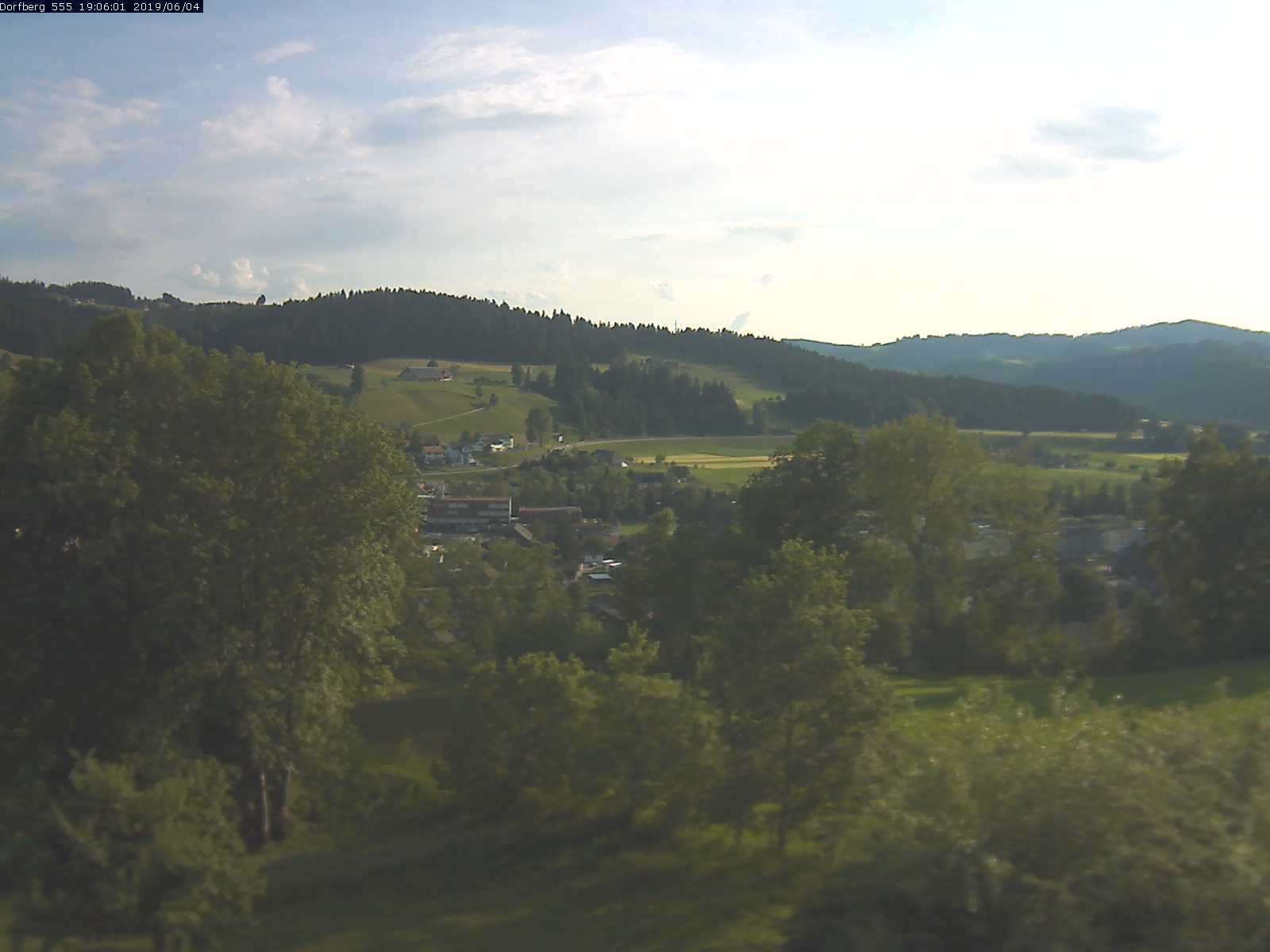 Webcam-Bild: Aussicht vom Dorfberg in Langnau 20190604-190601