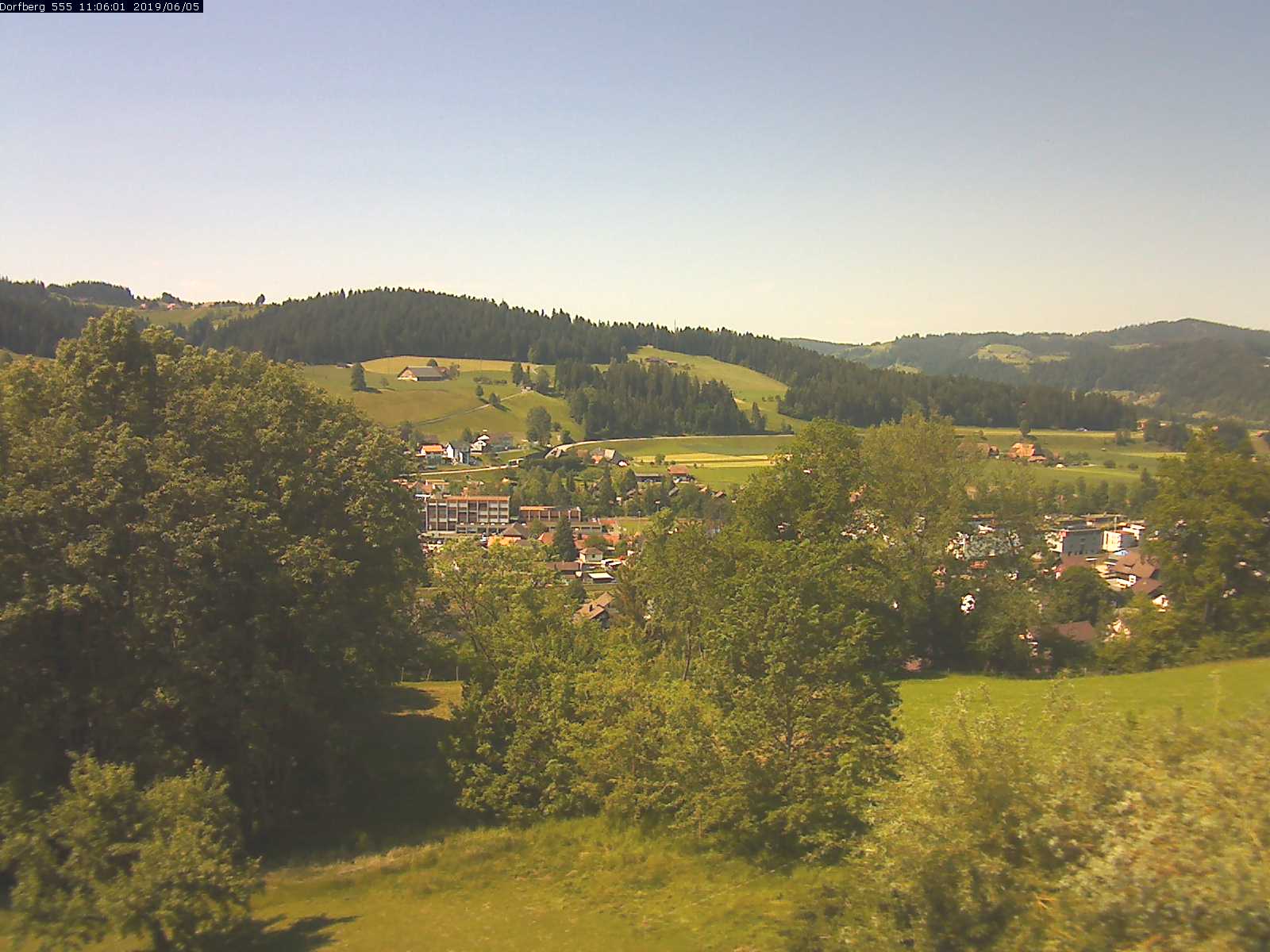 Webcam-Bild: Aussicht vom Dorfberg in Langnau 20190605-110601