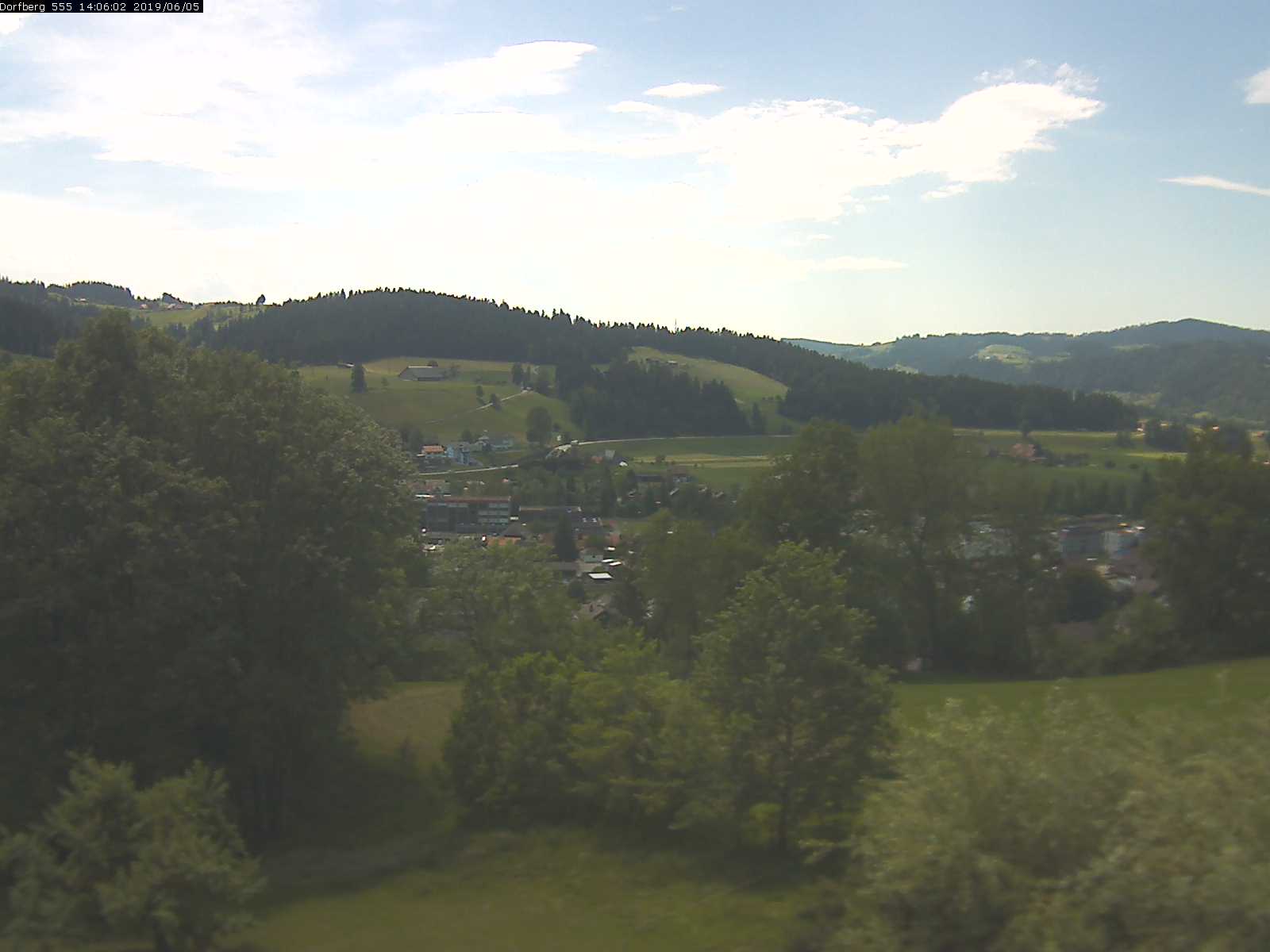 Webcam-Bild: Aussicht vom Dorfberg in Langnau 20190605-140601