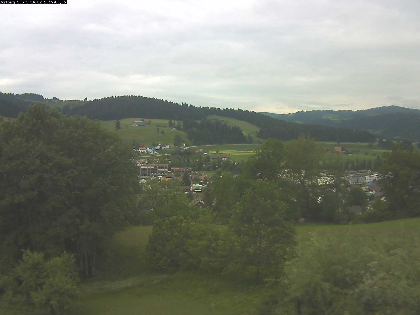 Webcam-Bild: Aussicht vom Dorfberg in Langnau 20190606-170601