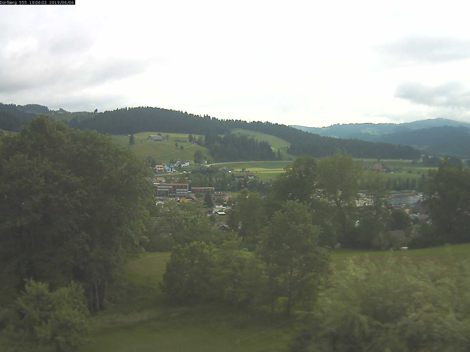 Webcam-Bild: Aussicht vom Dorfberg in Langnau 20190606-190601