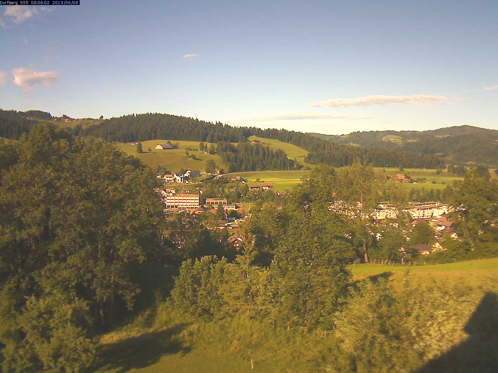 Webcam-Bild: Aussicht vom Dorfberg in Langnau 20190608-080601