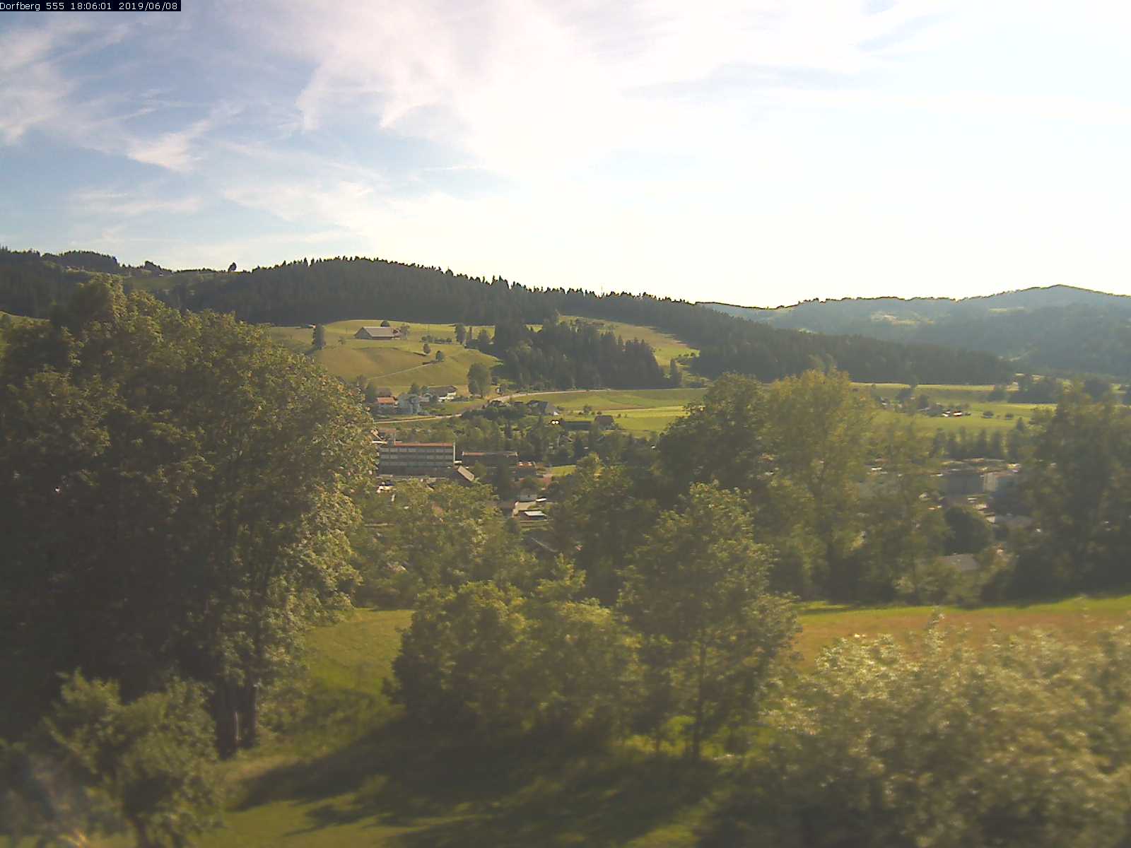 Webcam-Bild: Aussicht vom Dorfberg in Langnau 20190608-180601