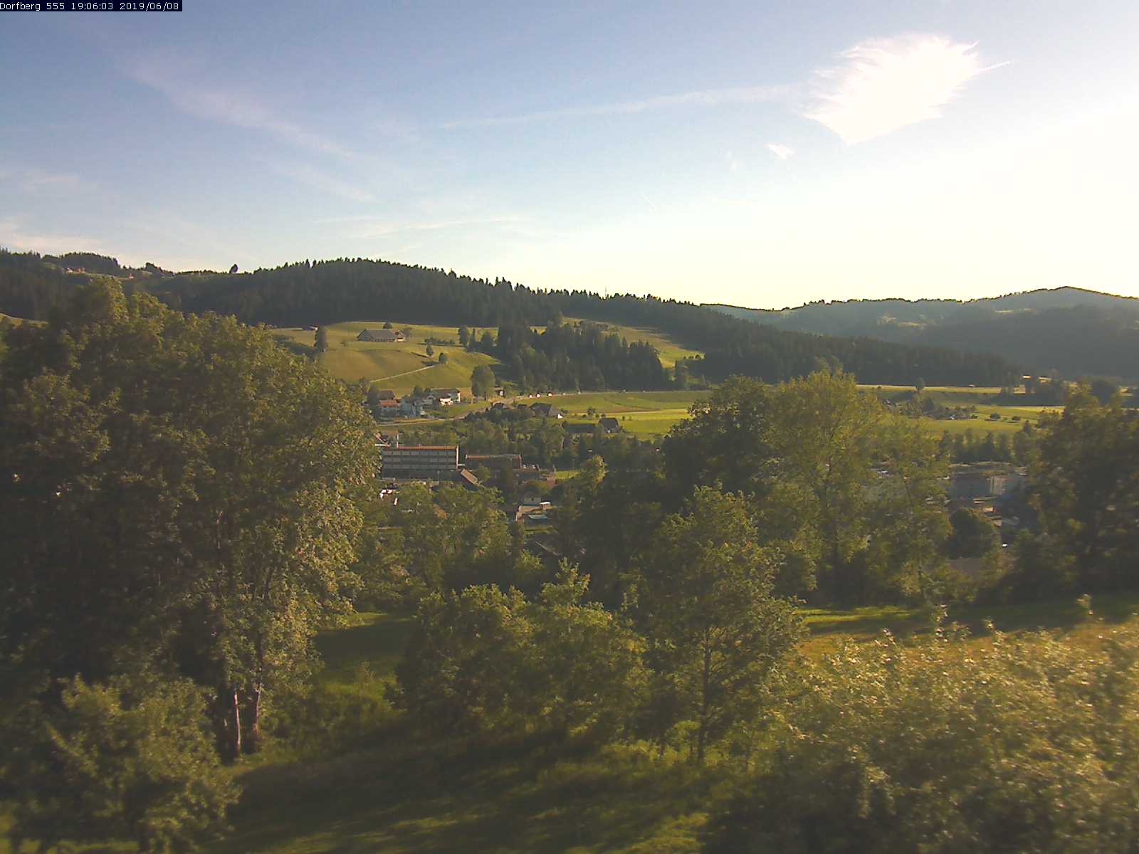 Webcam-Bild: Aussicht vom Dorfberg in Langnau 20190608-190601
