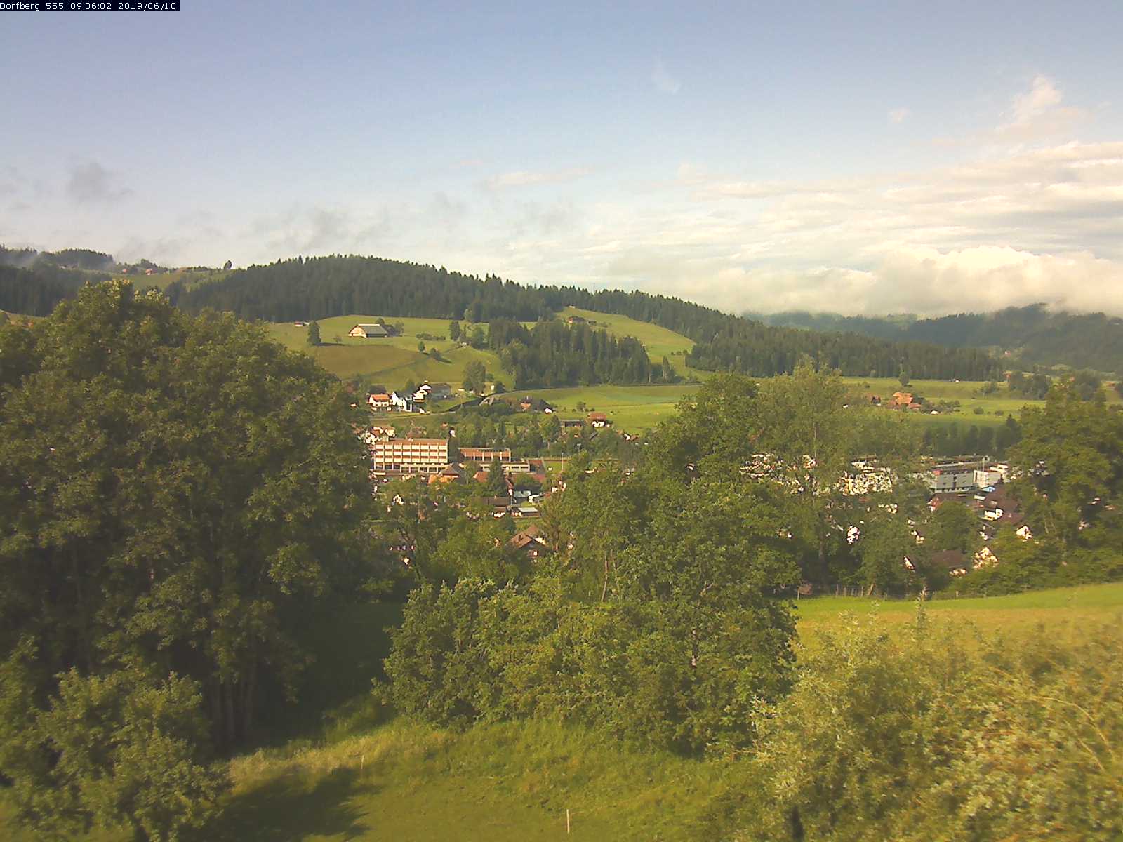 Webcam-Bild: Aussicht vom Dorfberg in Langnau 20190610-090601
