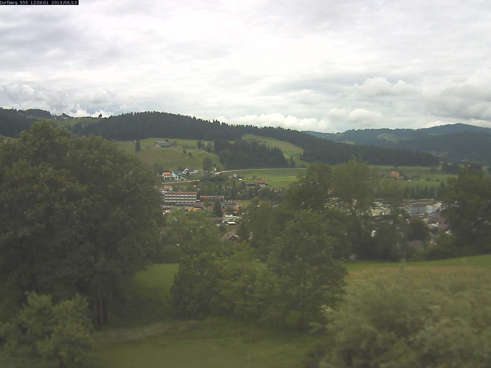 Webcam-Bild: Aussicht vom Dorfberg in Langnau 20190610-120601