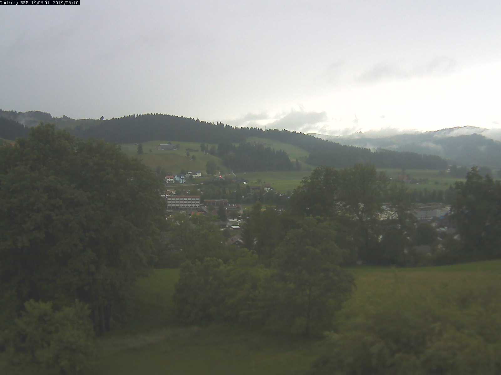 Webcam-Bild: Aussicht vom Dorfberg in Langnau 20190610-190601