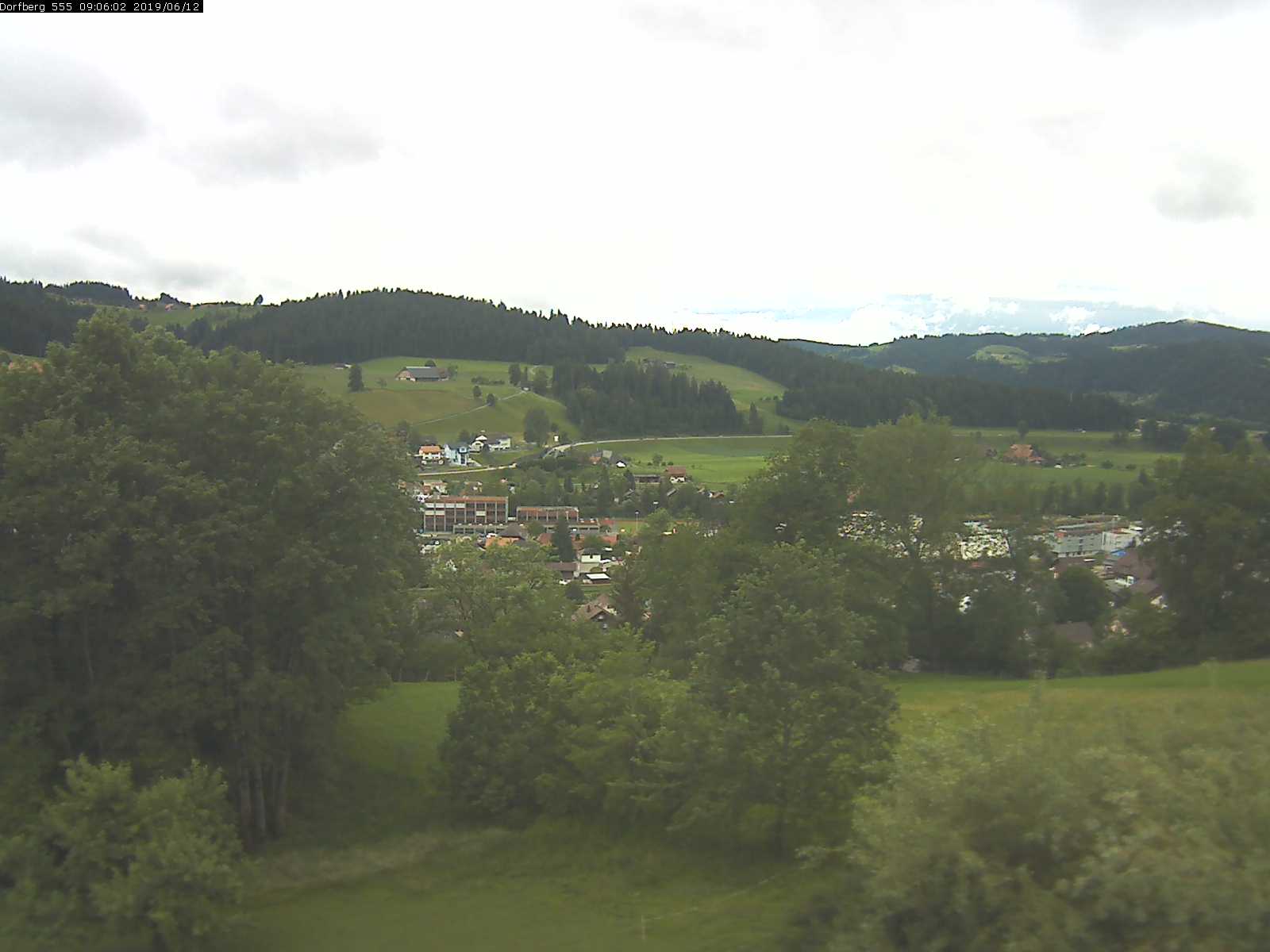 Webcam-Bild: Aussicht vom Dorfberg in Langnau 20190612-090601